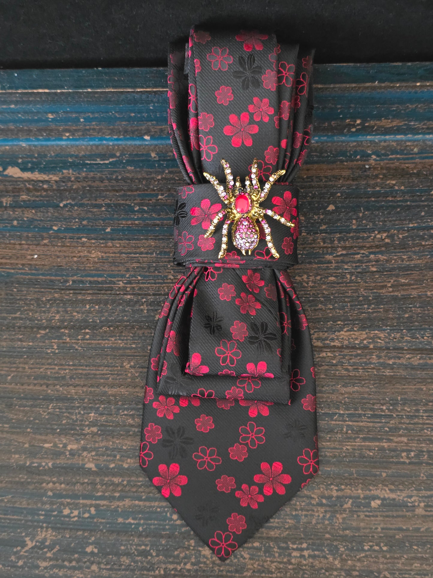 Simple Red and Black Floral Women’s Necktie Necklace - Fashion Ties For Women Women's Necktie Necklace
