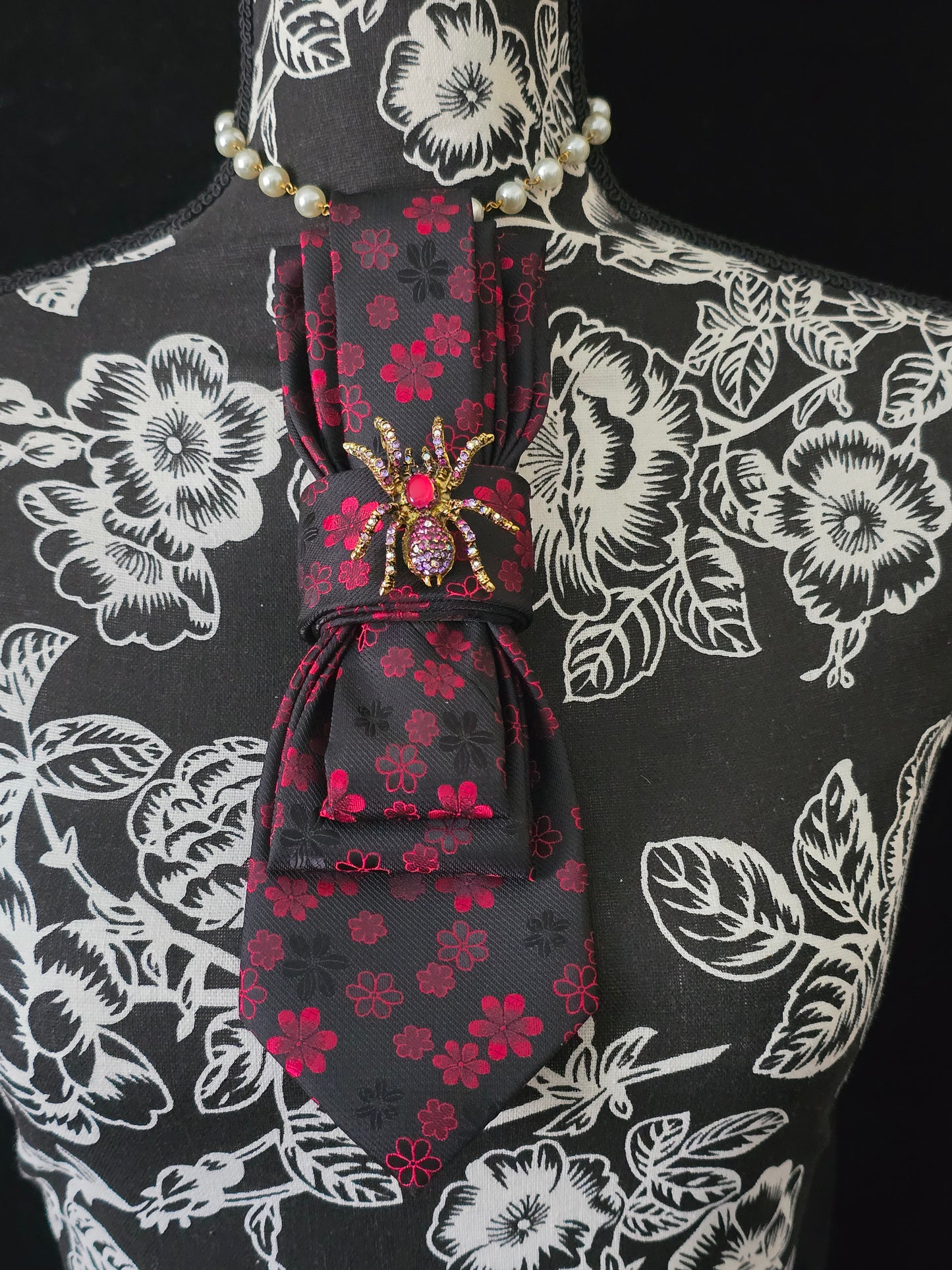 Simple Red and Black Floral Women’s Necktie Necklace - Fashion Ties For Women Women's Necktie Necklace