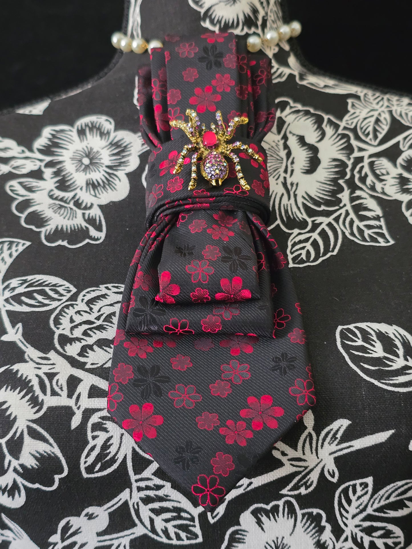 Simple Red and Black Floral Women’s Necktie Necklace - Fashion Ties For Women Women's Necktie Necklace