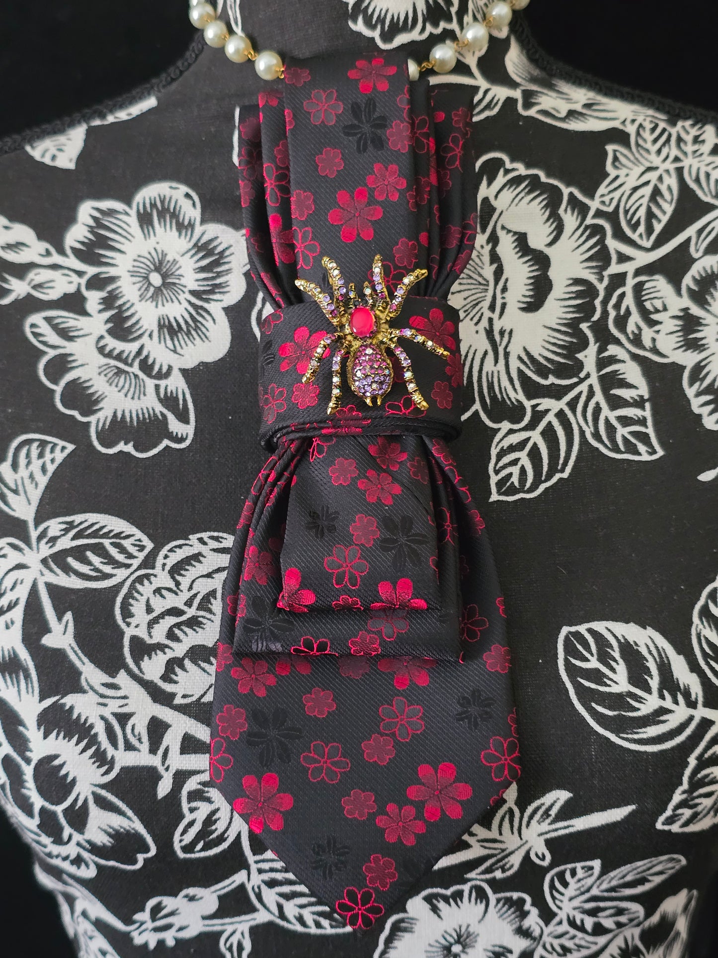 Simple Red and Black Floral Women’s Necktie Necklace - Fashion Ties For Women Women's Necktie Necklace