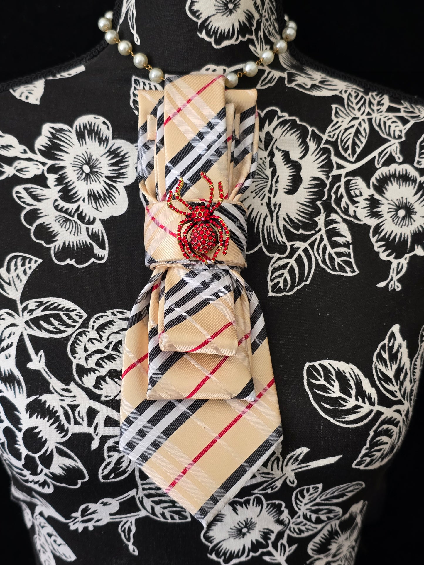 Spider Brooch Necklace- Gold Plaid Women's Necktie Necklace