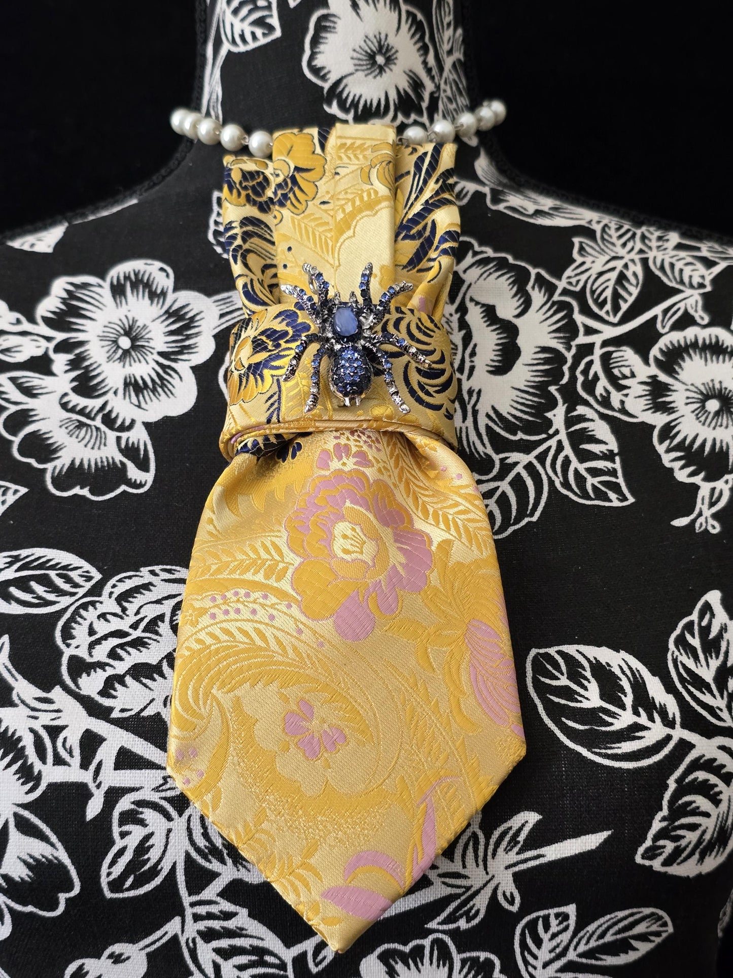 Stylish Gold Paisley Women's Necktie Necklace - Fashion Ties for Women - Brooch Necktie - Stylish Neckwear For Women