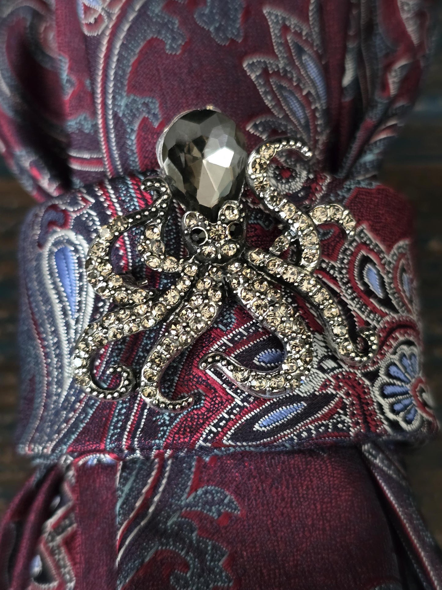 Burgundy/Blue Paisley Fashionable Necktie Necklaces & Brooch Ties for Professional Women Simply