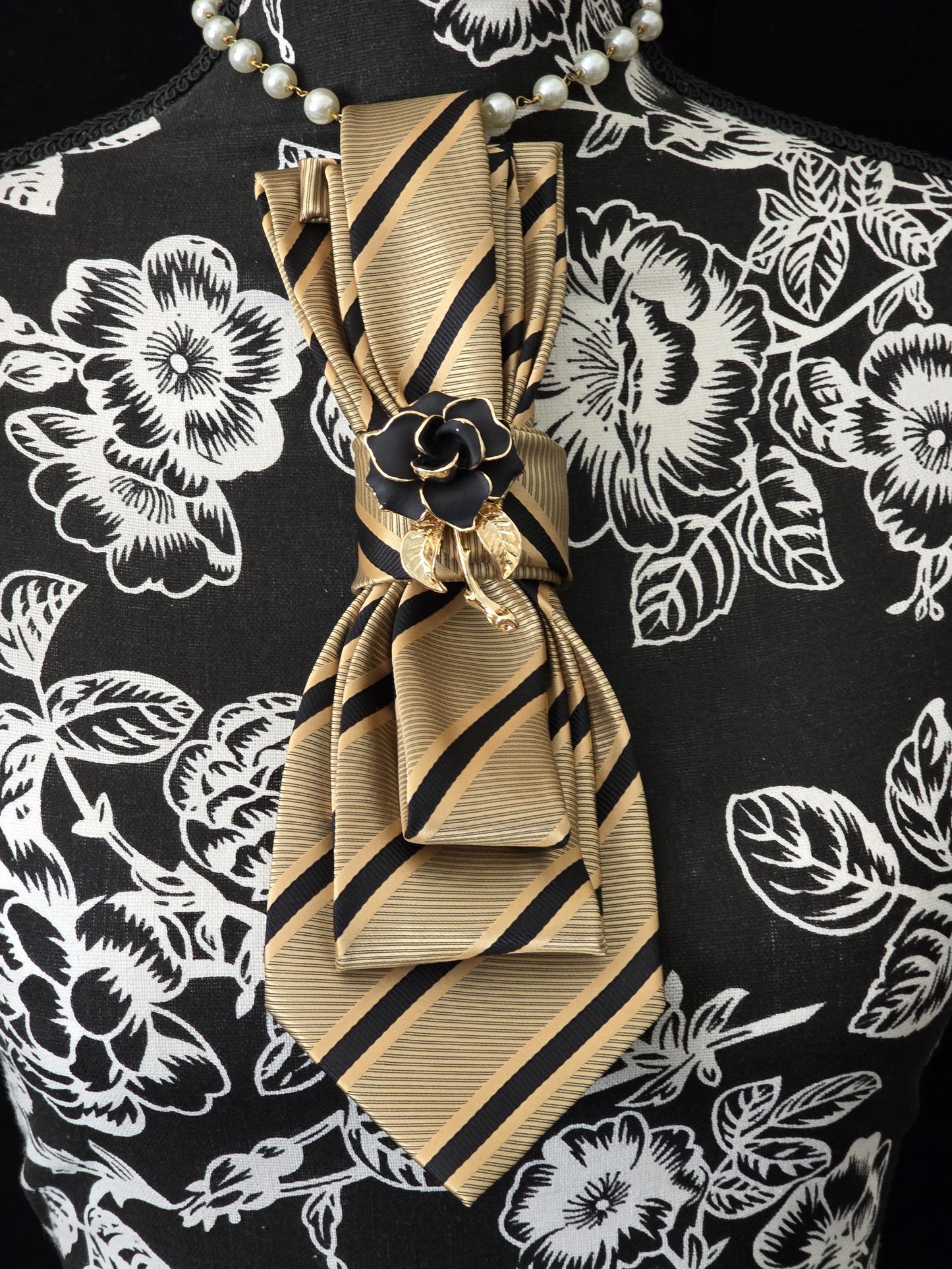 Lady Ties, Women Tie, Neck Tie Necklace, Pearl Necklace, Necktie for women, ladies tie, Elegant women's necktie