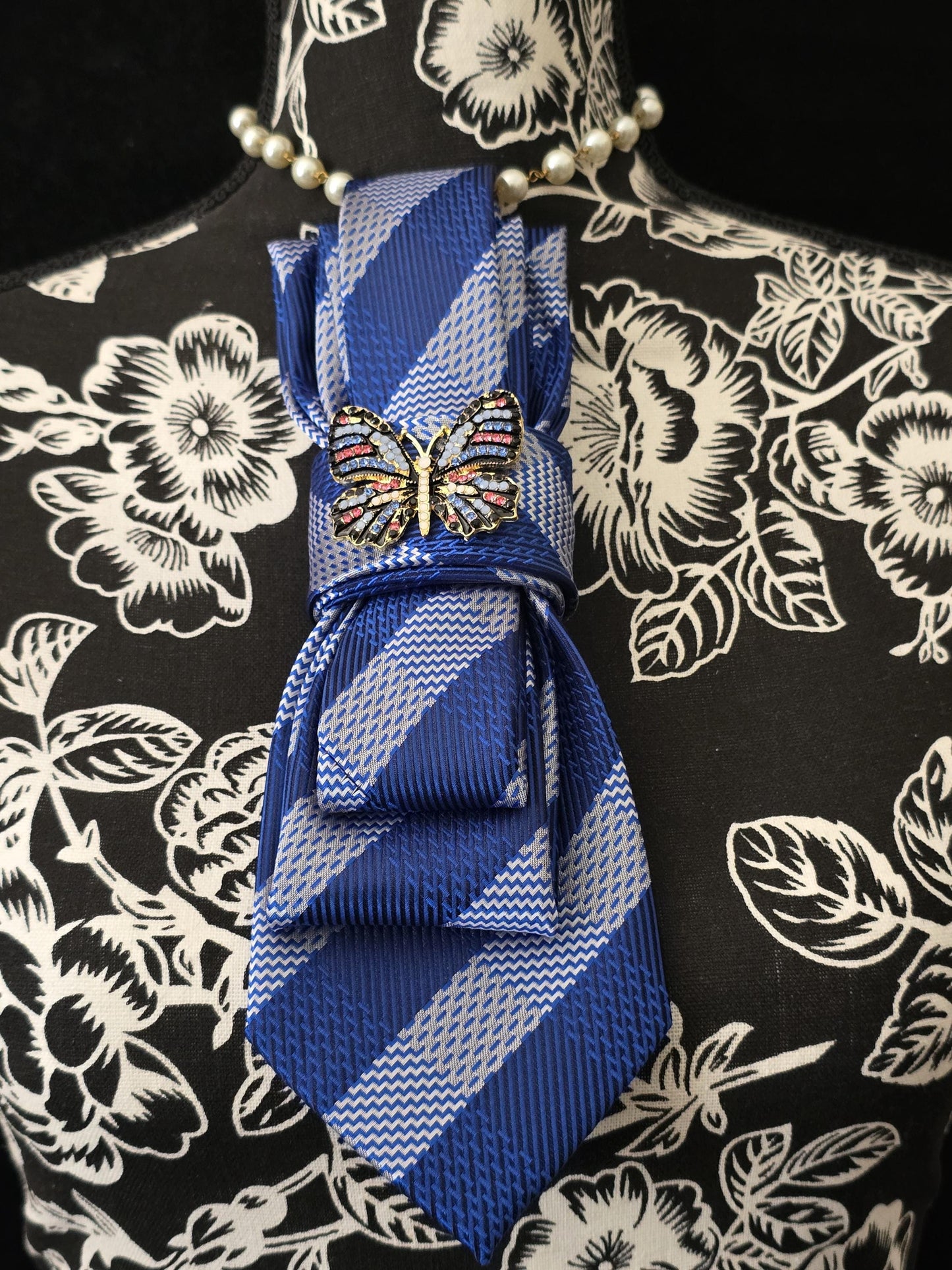 Simple Blue Stripe Women's Tie- Butterfly Brooch Necklace - Brooch Necktie - Stylish Neckwear For Women