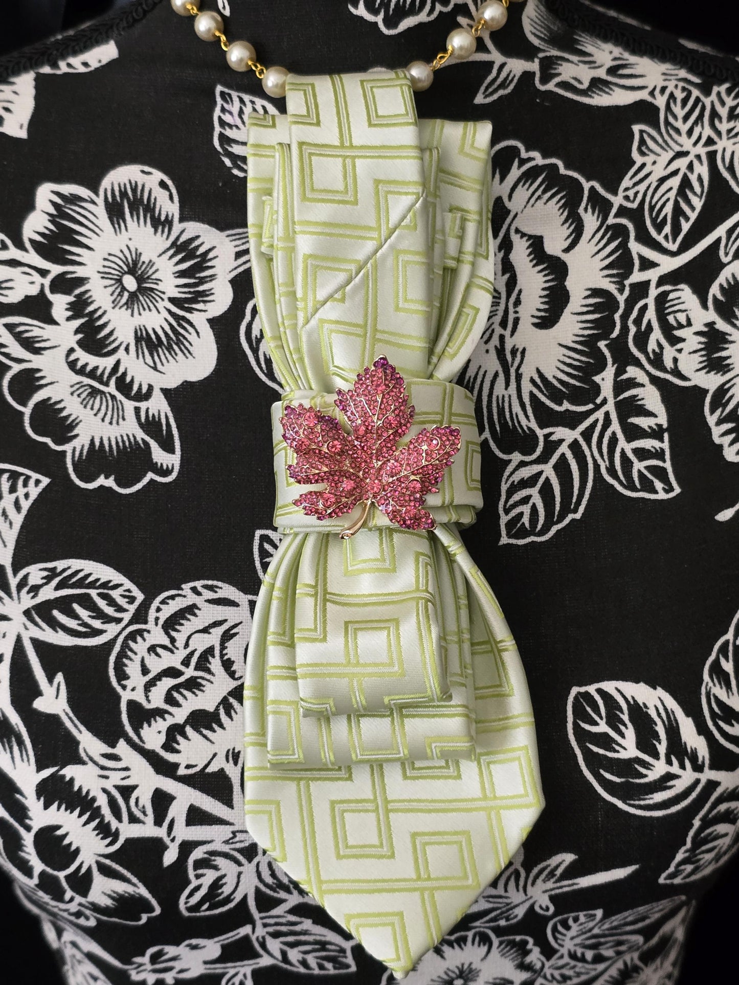 Green Necktie Necklace, Ivy Brooch Women's Necktie Necklace - Pink Ivy Brooch Necktie For Women