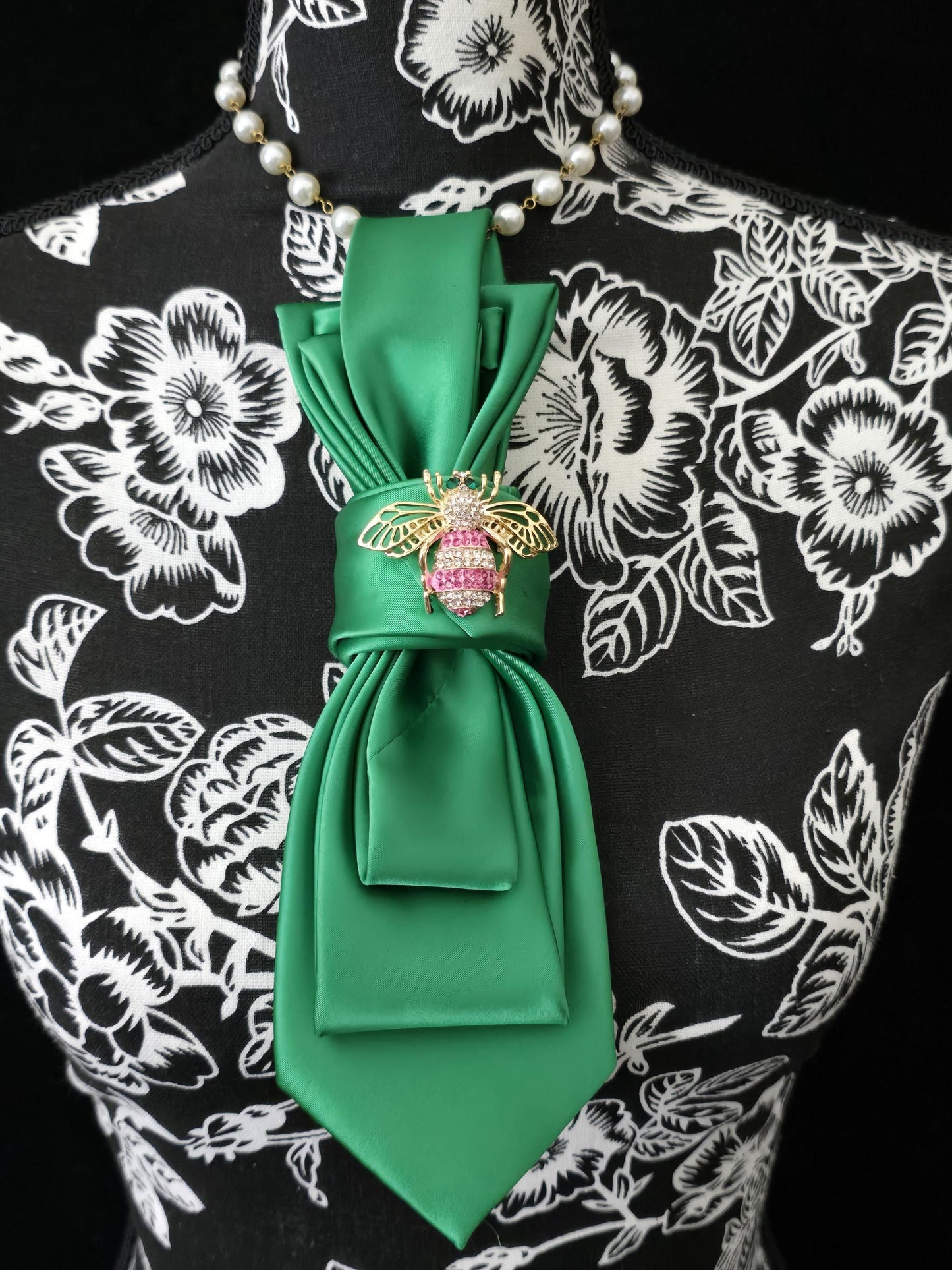 Simple but Elegant Green Silk Brooch Necktie Necklace - Handcrafted Statement Jewelry - Brooch Necktie - Stylish Neckwear For Women