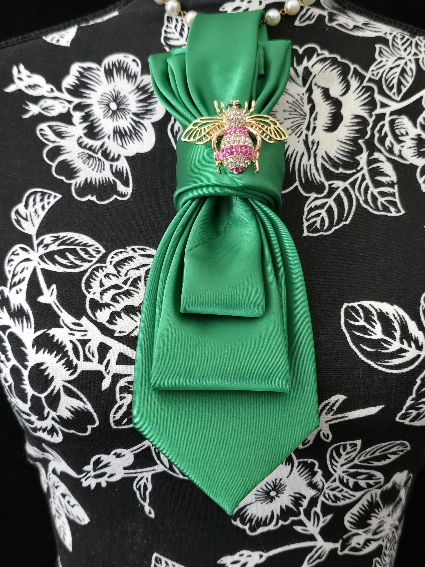 Simple but Elegant Green Silk Brooch Necktie Necklace - Handcrafted Statement Jewelry - Brooch Necktie - Stylish Neckwear For Women