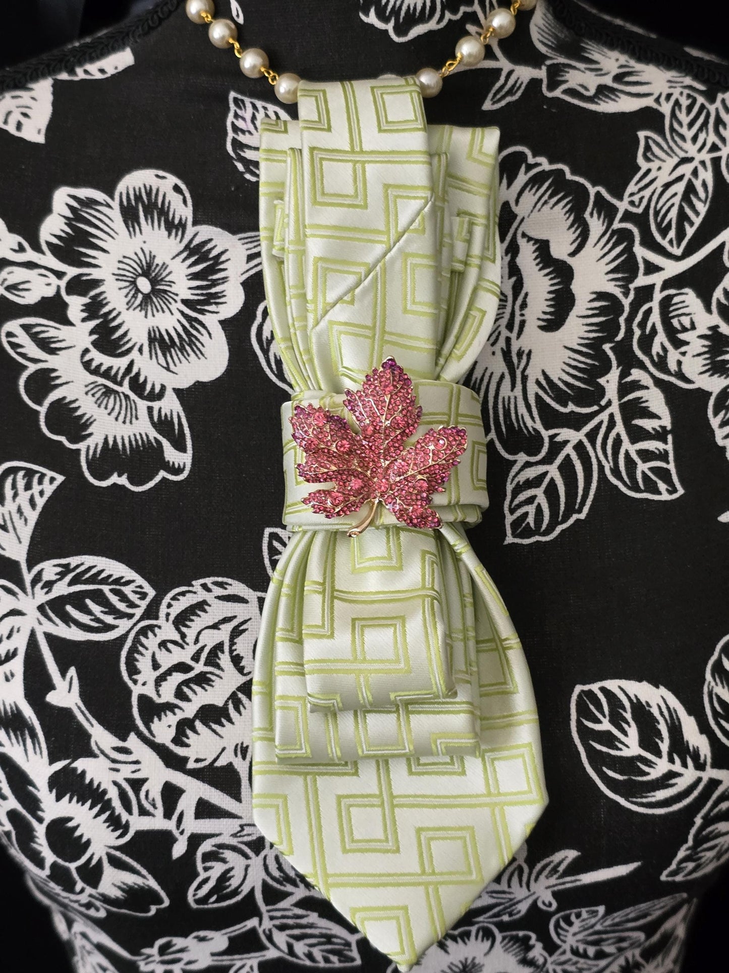 Green Necktie Necklace, Ivy Brooch Women's Necktie Necklace - Pink Ivy Brooch Necktie For Women
