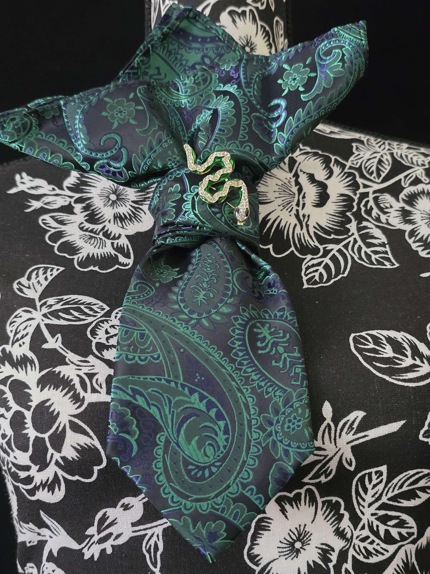 Stylish Green/Blue Paisley Women’s Necktie Necklace - Fashion Ties For Women - Brooch Necktie - Stylish Neckwear For Women