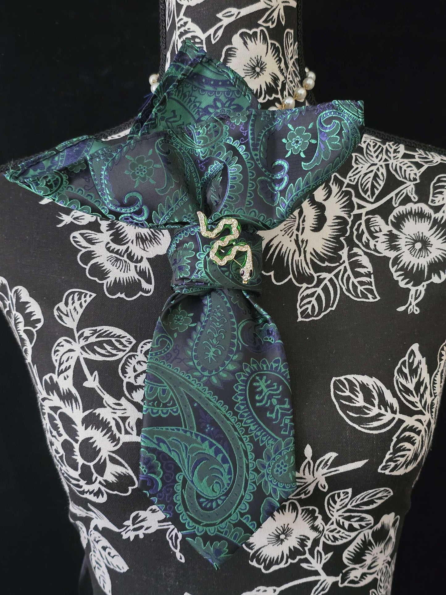 Stylish Green/Blue Paisley Women’s Necktie Necklace - Fashion Ties For Women - Brooch Necktie - Stylish Neckwear For Women
