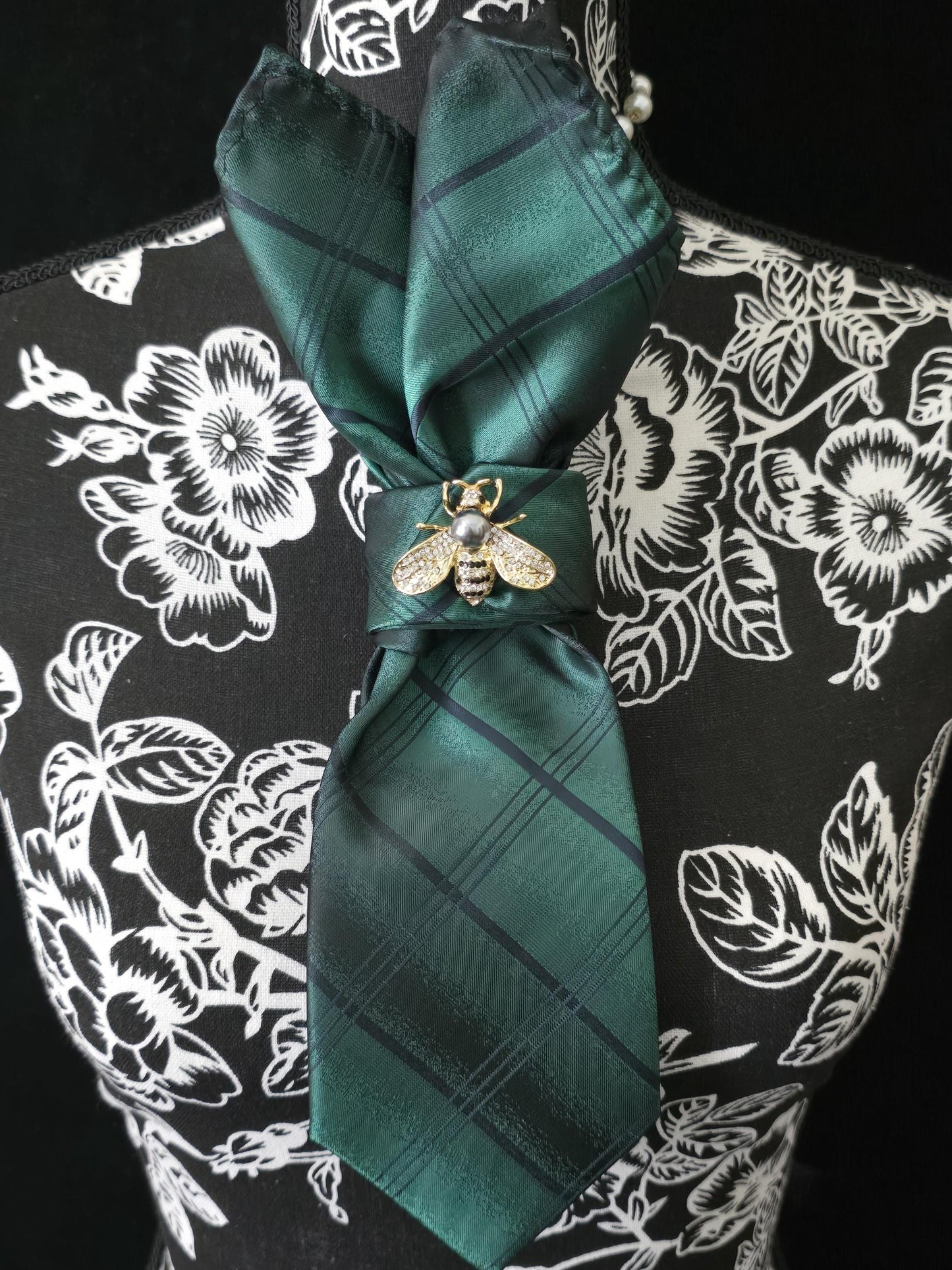 Bumble Bee Brooch- Black and Green Stripe Women's Necktie Necklace - Brooch Necktie - Stylish Neckwear For Women
