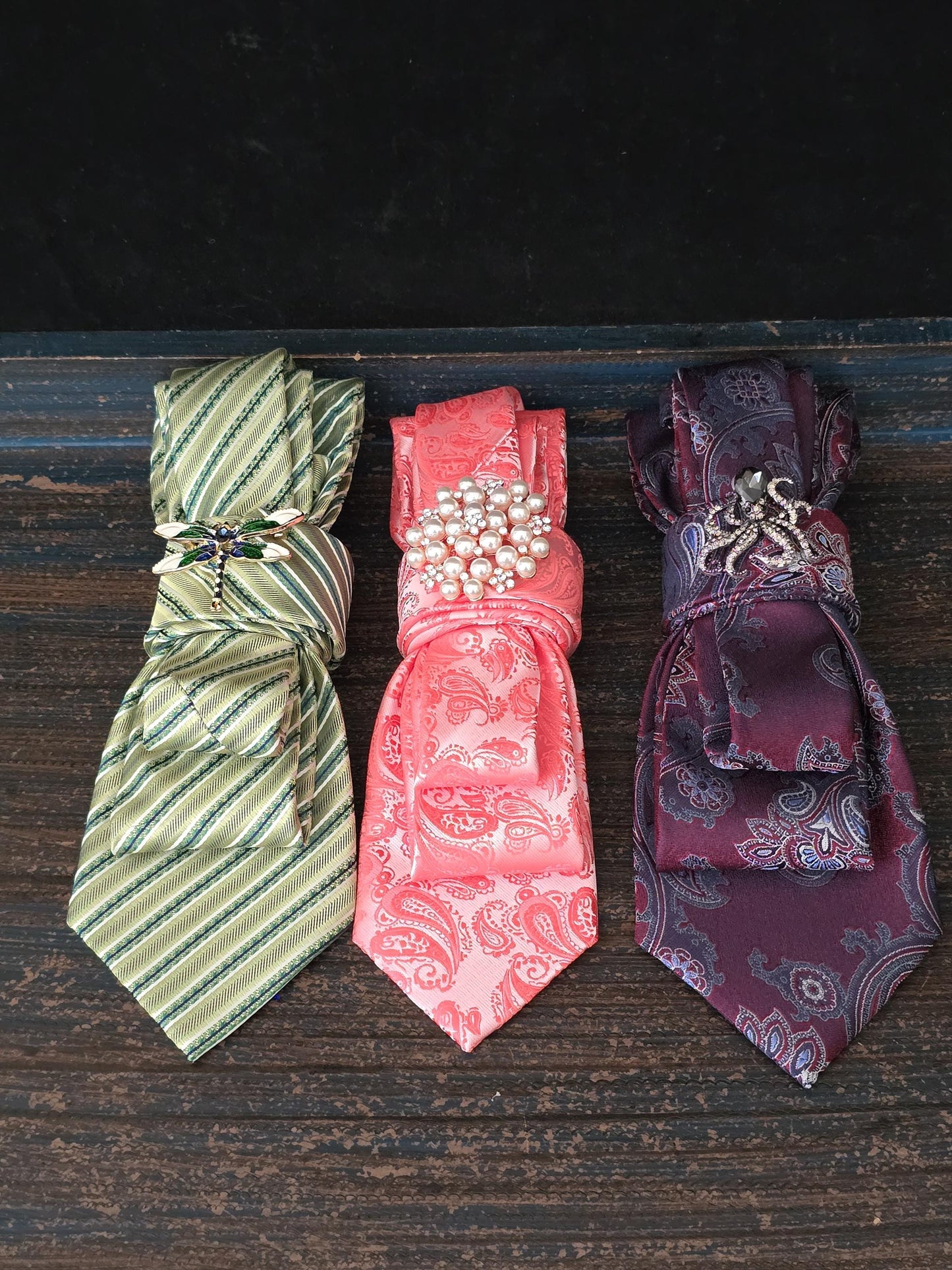 Burgundy/Blue Paisley Fashionable Necktie Necklaces & Brooch Ties for Professional Women Simply