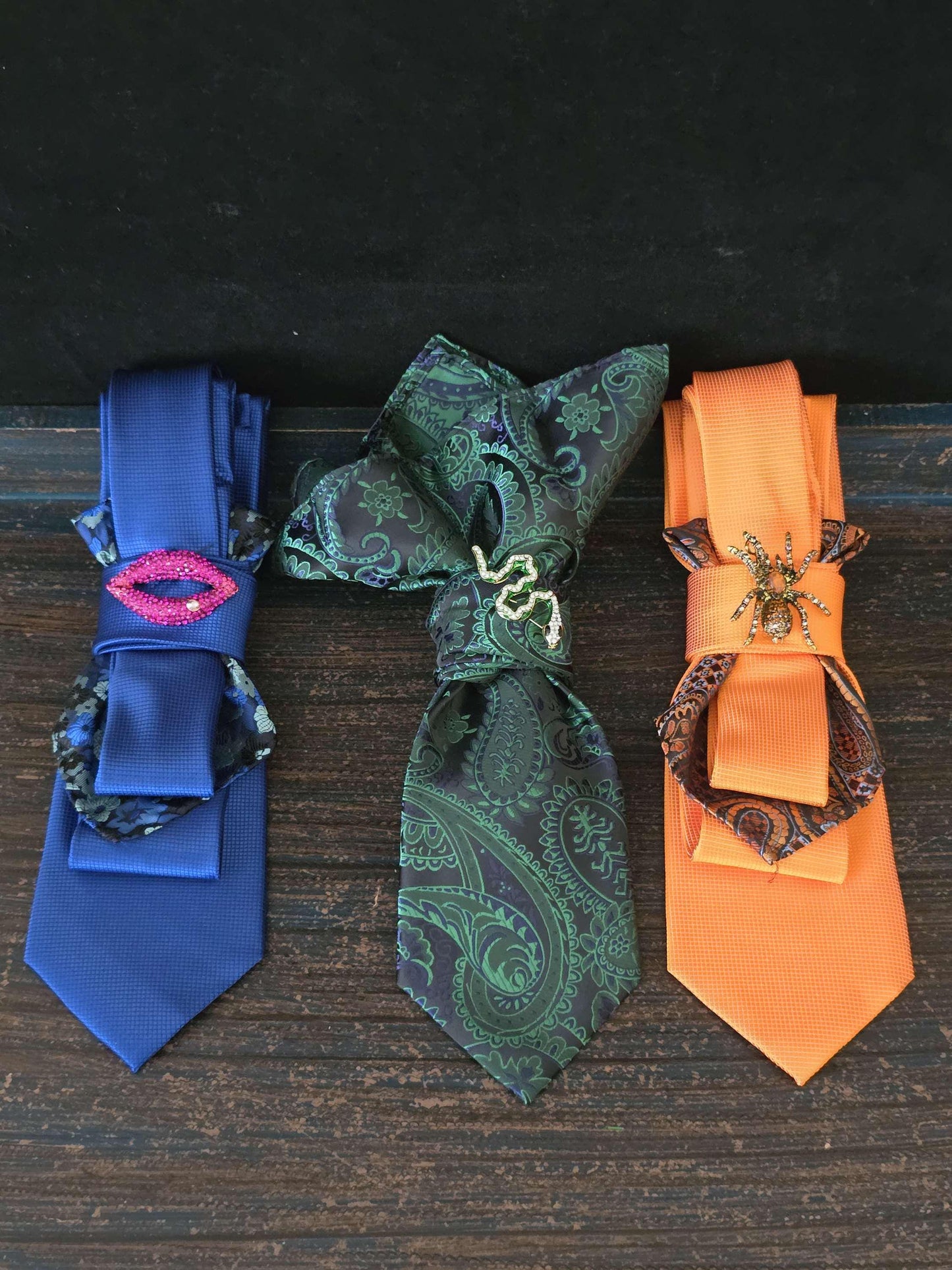 Stylish Green/Blue Paisley Women’s Necktie Necklace - Fashion Ties For Women - Brooch Necktie - Stylish Neckwear For Women