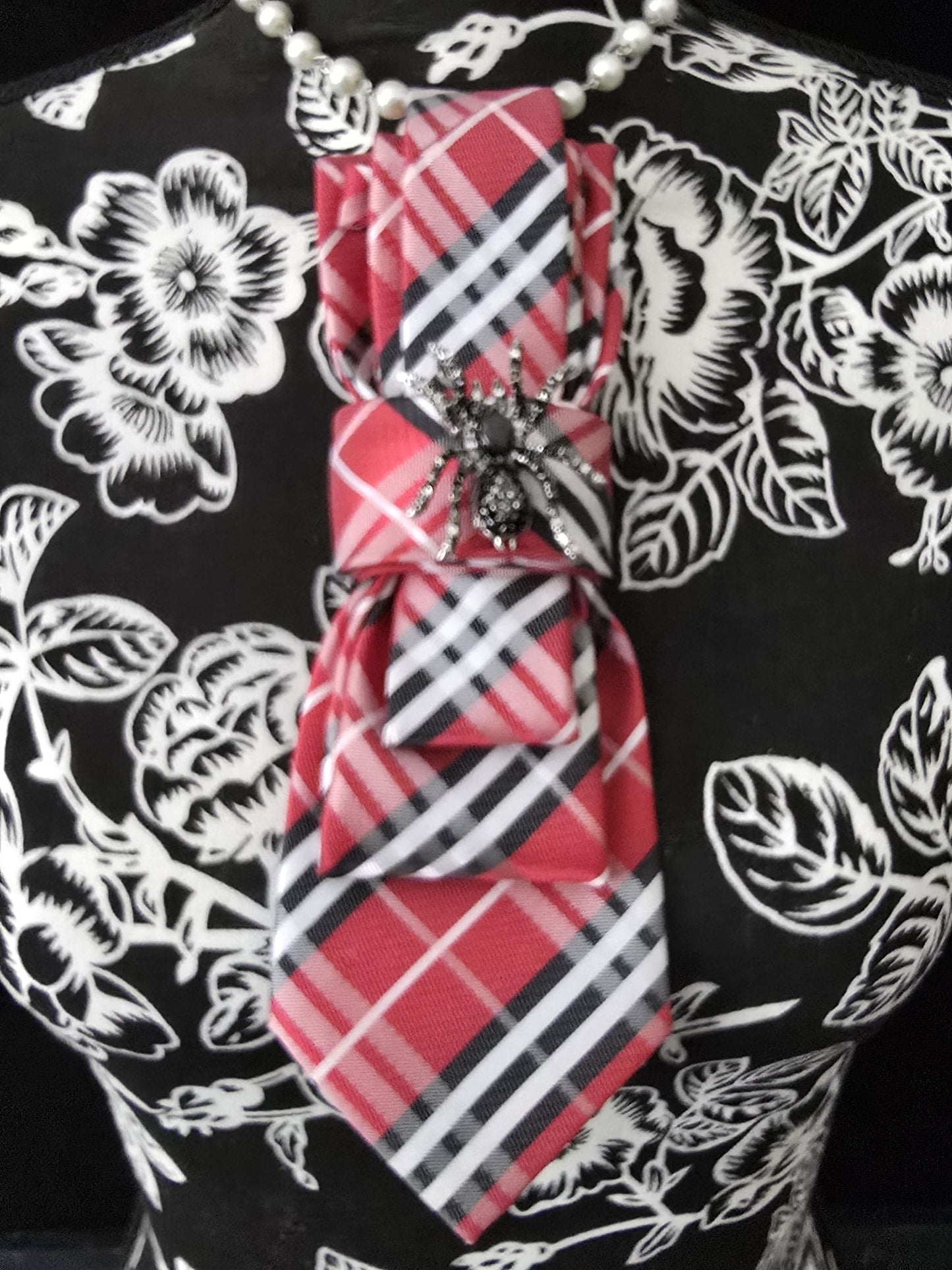 Stylish Black and Red Plaid Women's Necktie Necklace - Brooch Necktie - Stylish Neckwear For Women