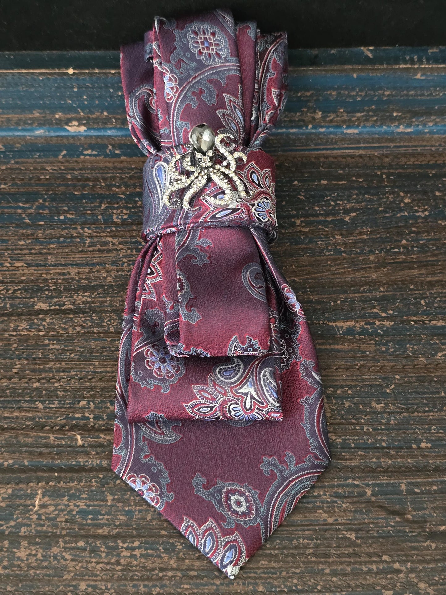 Burgundy/Blue Paisley Fashionable Necktie Necklaces & Brooch Ties for Professional Women Simply