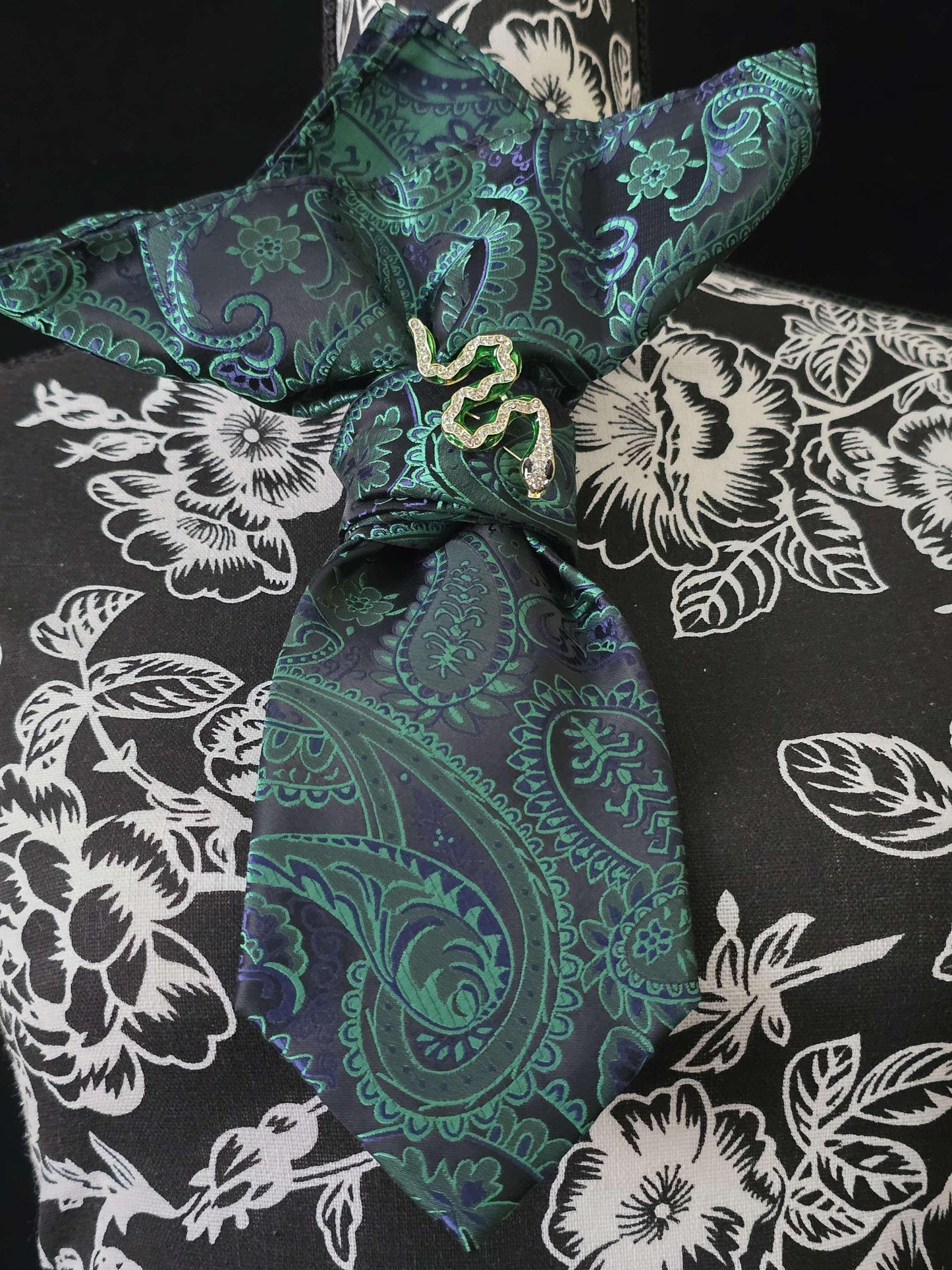 Stylish Green/Blue Paisley Women’s Necktie Necklace - Fashion Ties For Women - Brooch Necktie - Stylish Neckwear For Women