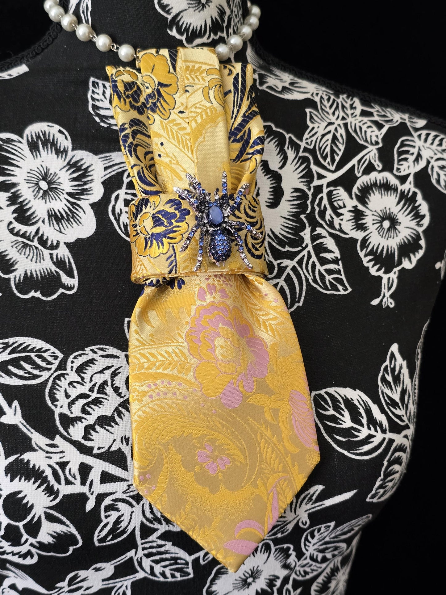 Stylish Gold Paisley Women's Necktie Necklace - Fashion Ties for Women - Brooch Necktie - Stylish Neckwear For Women