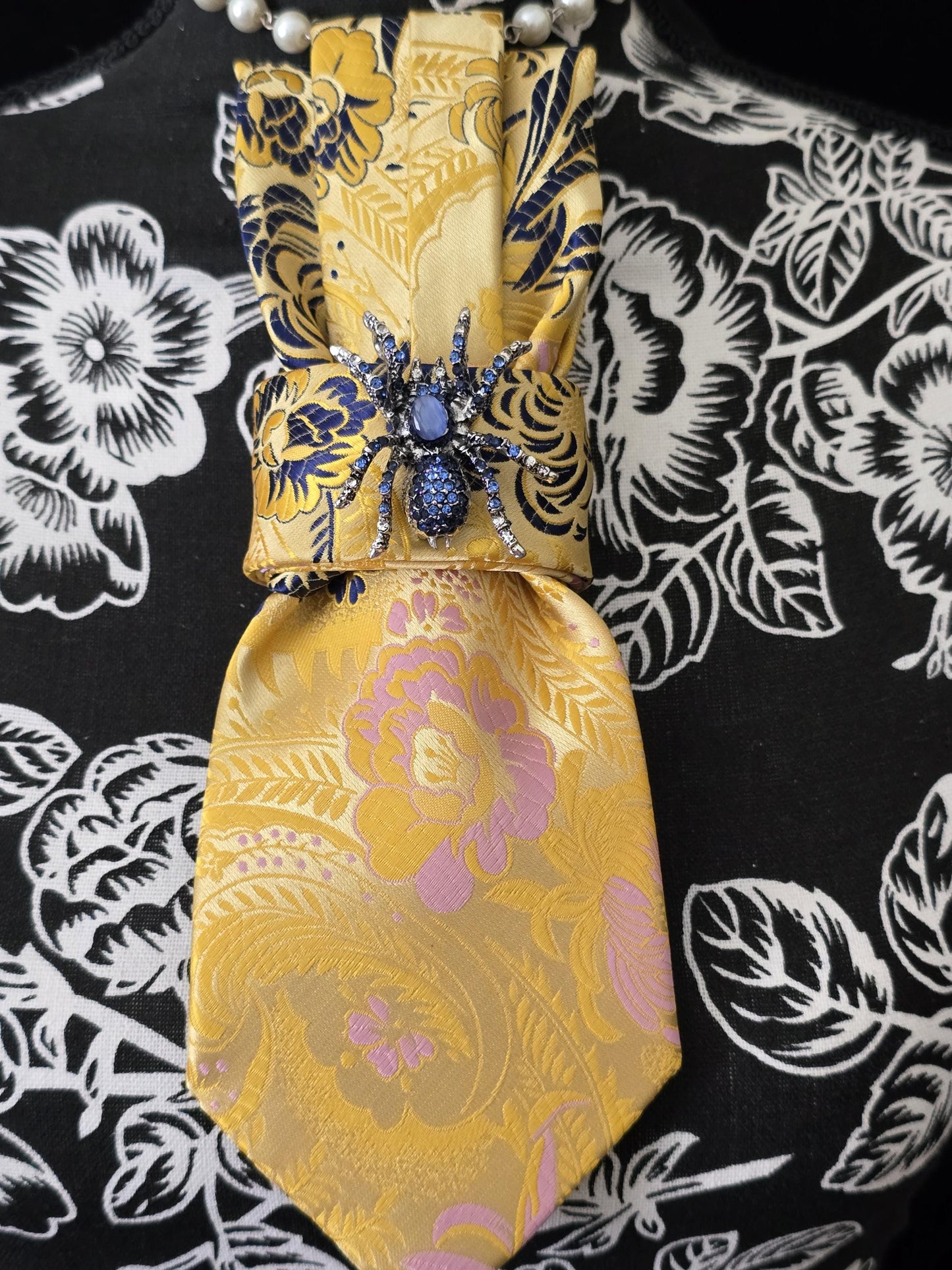 Stylish Gold Paisley Women's Necktie Necklace - Fashion Ties for Women - Brooch Necktie - Stylish Neckwear For Women