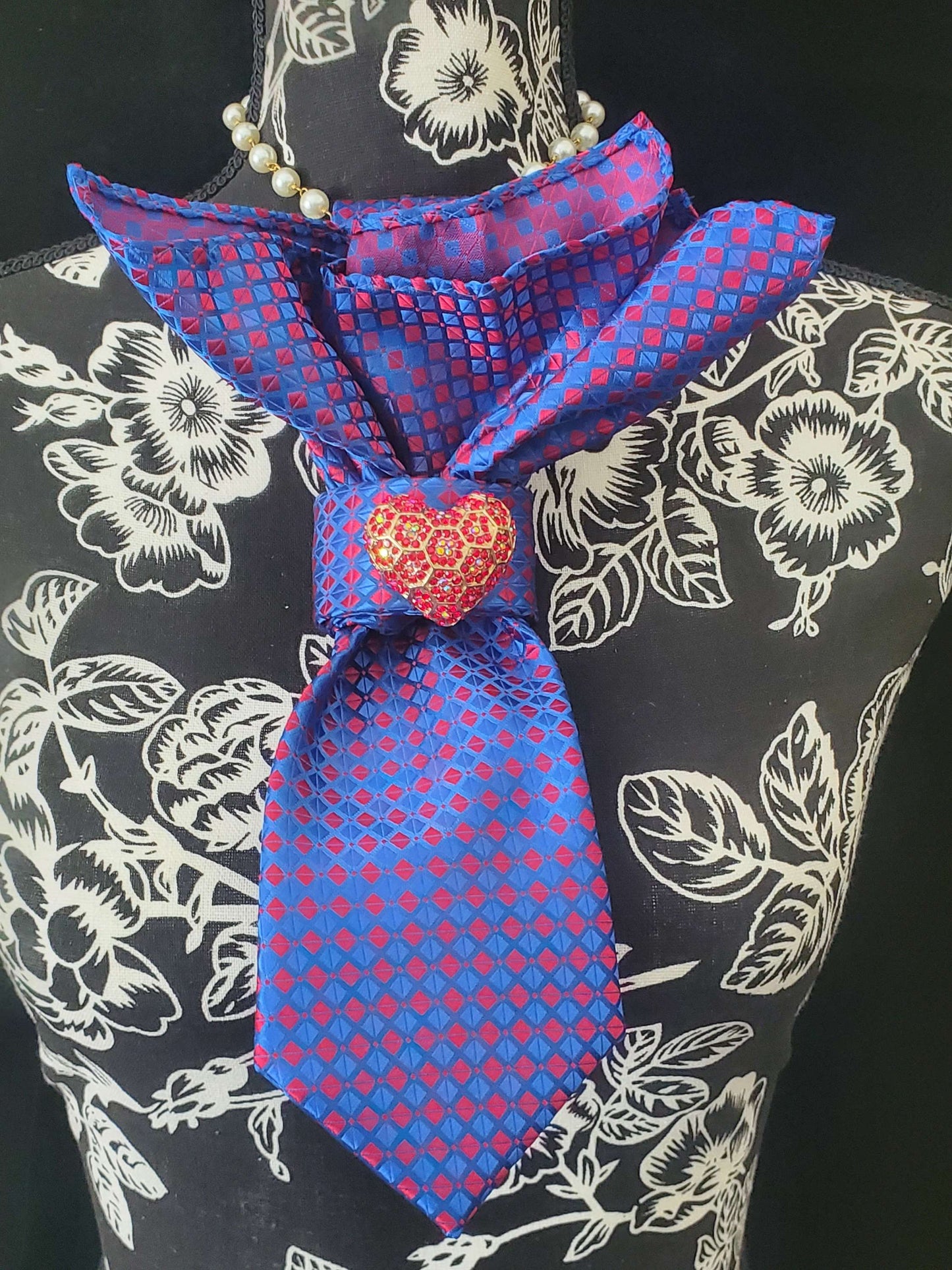 Stylish Blue and Red Women's Necktie Necklace - Heart Brooch Necklace