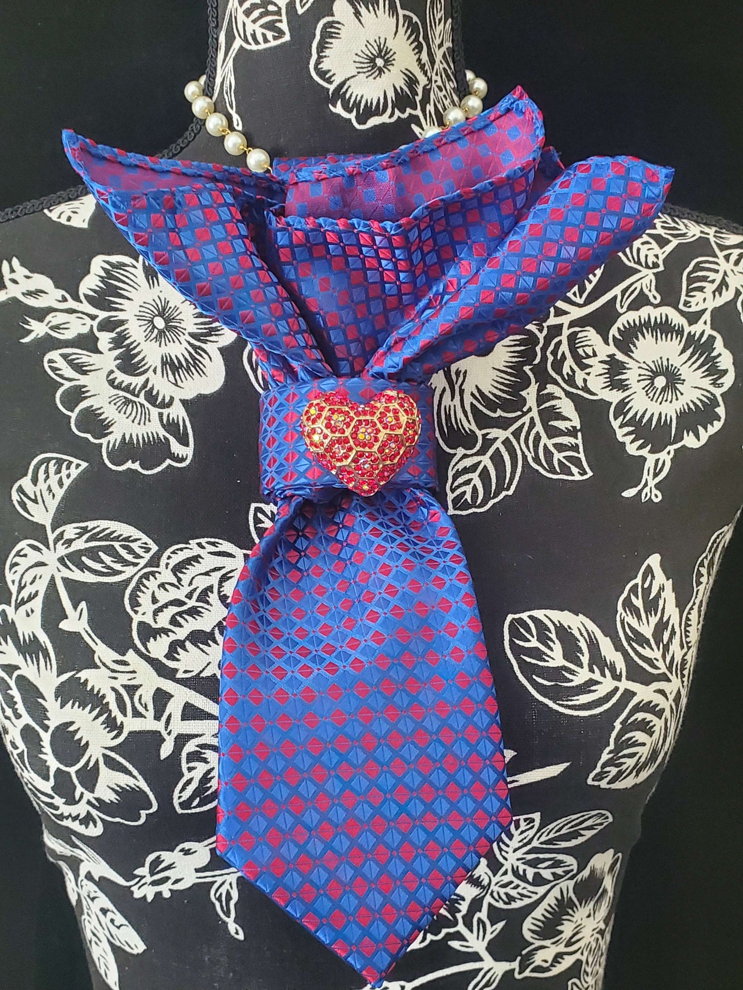 Stylish Blue and Red Women's Necktie Necklace - Heart Brooch Necklace