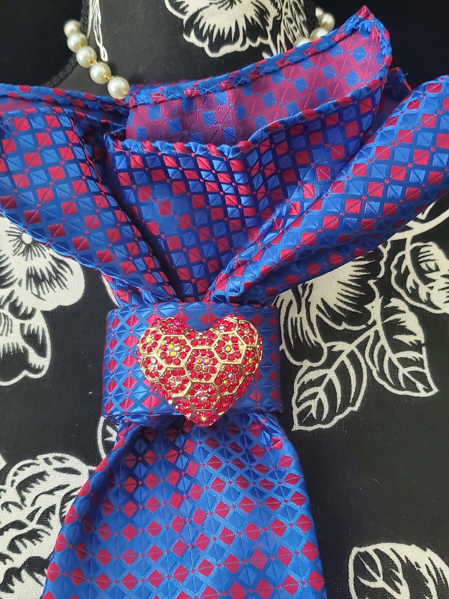 Stylish Blue and Red Women's Necktie Necklace - Heart Brooch Necklace