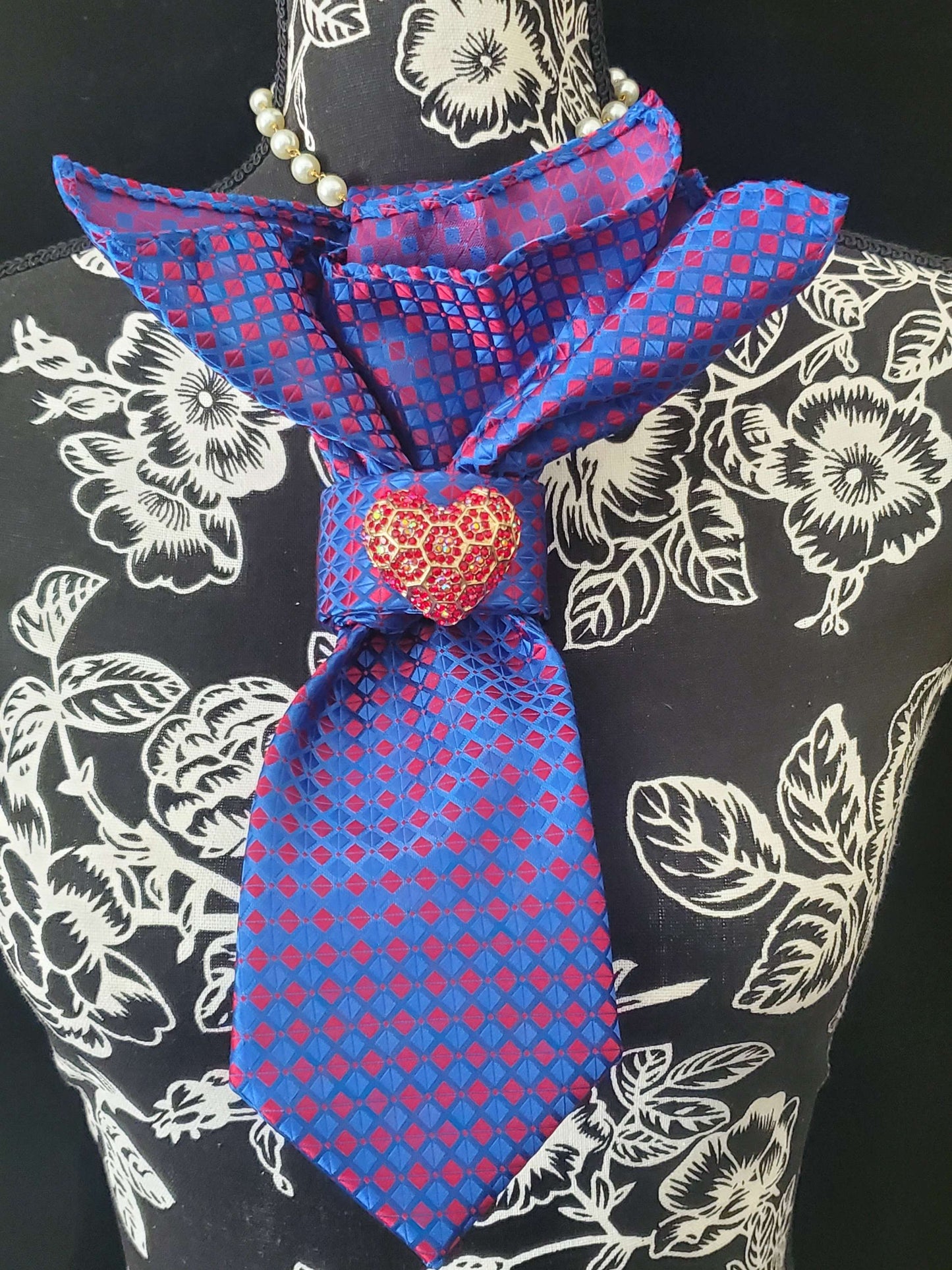 Stylish Blue and Red Women's Necktie Necklace - Heart Brooch Necklace