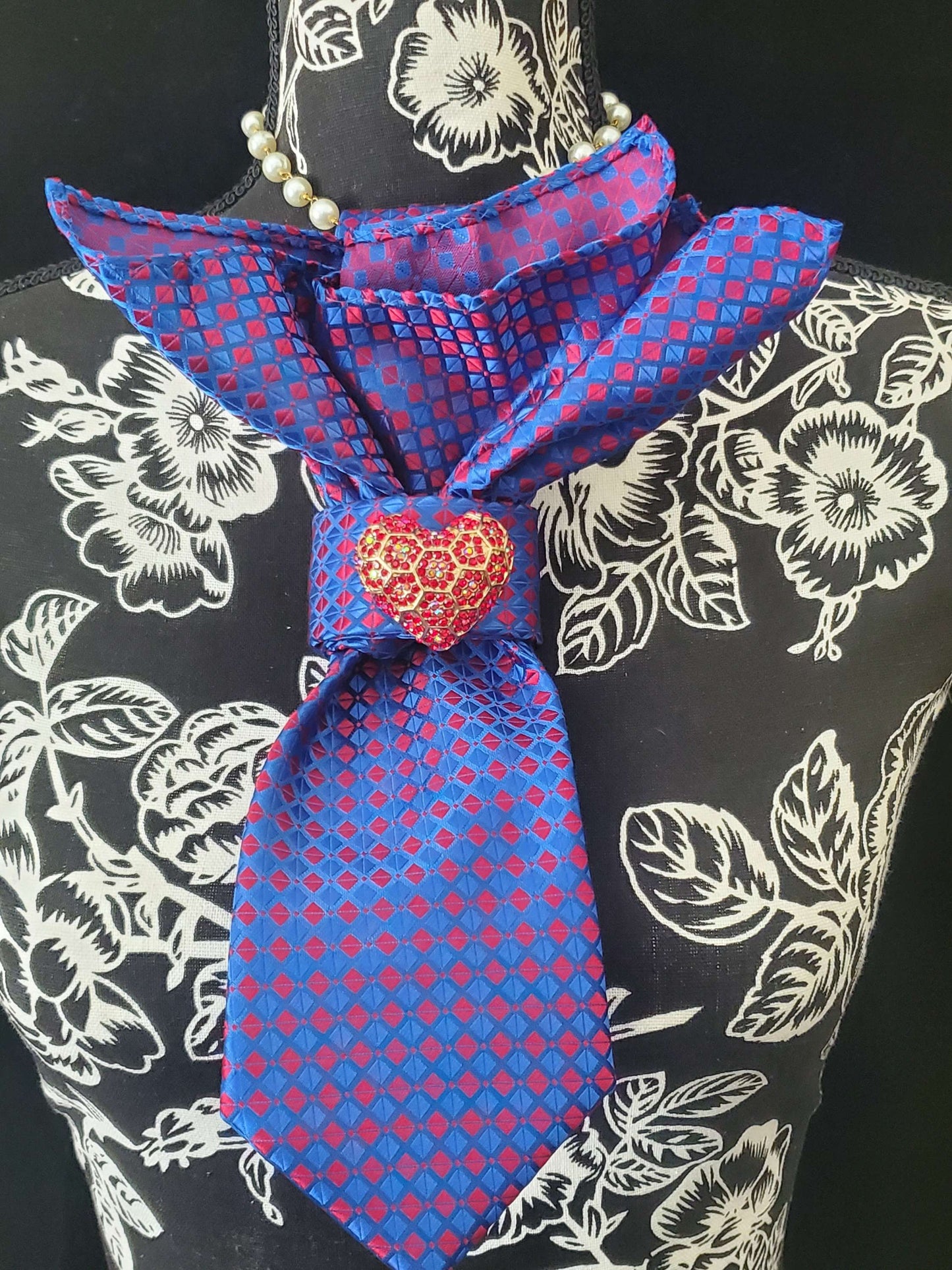 Stylish Blue and Red Women's Necktie Necklace - Heart Brooch Necklace