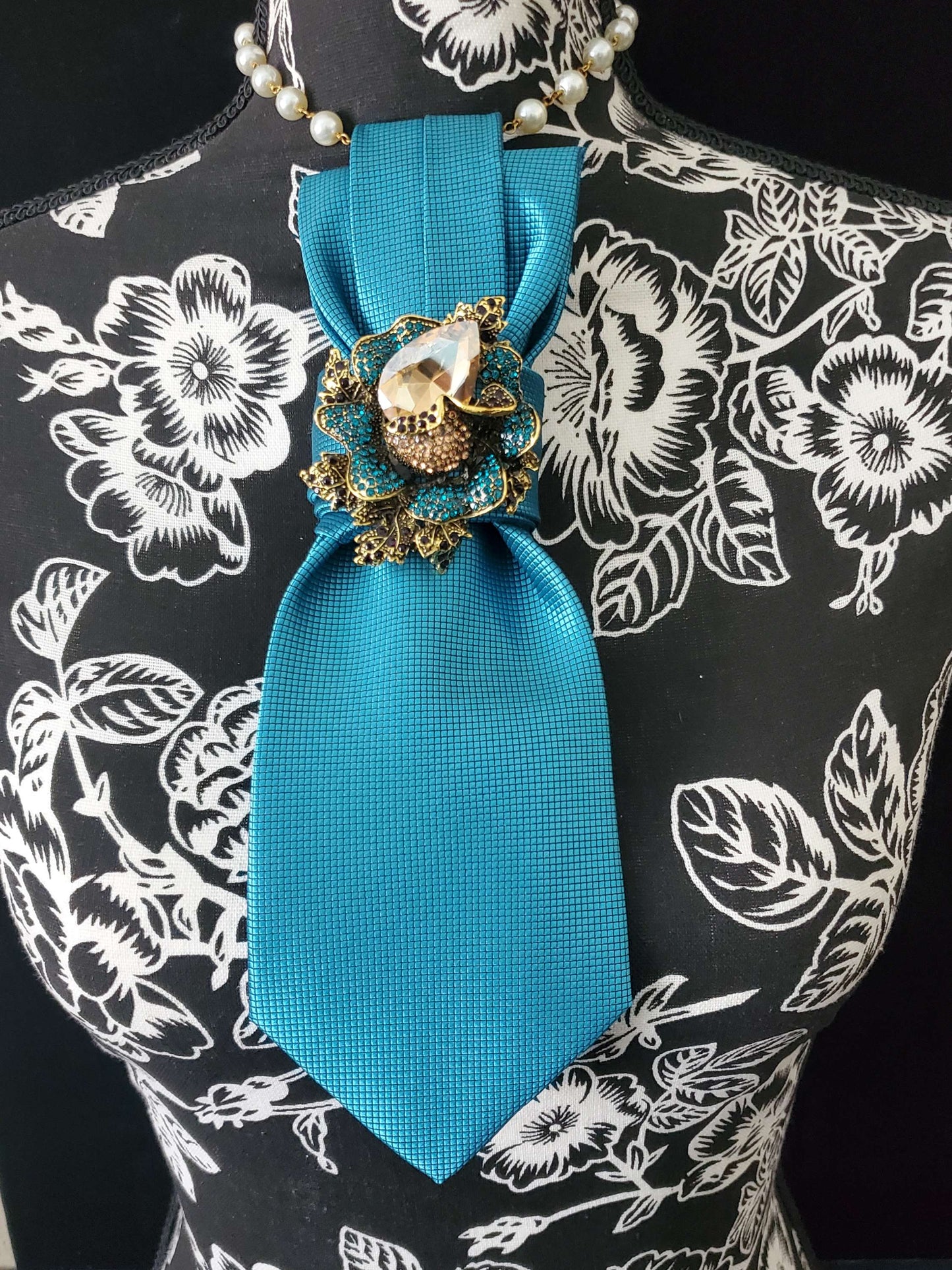 Crystal Flower Brooch- Teal Women's Necktie Necklace