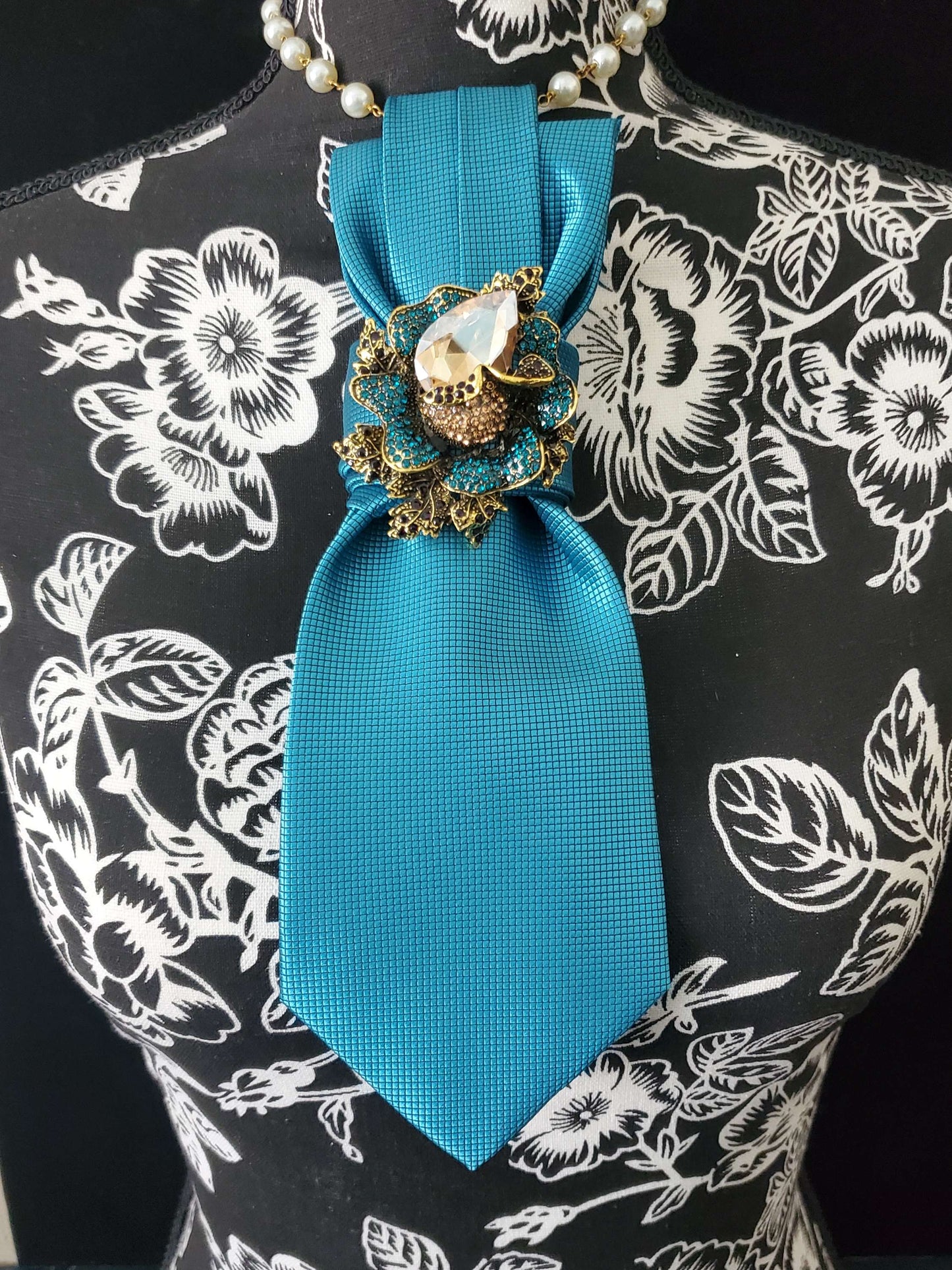 Crystal Flower Brooch- Teal Women's Necktie Necklace