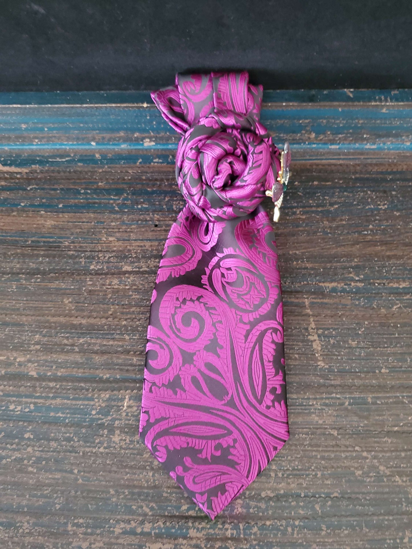 Simply Elegant Pinkish Purple Paisley Women's Necktie Necklace