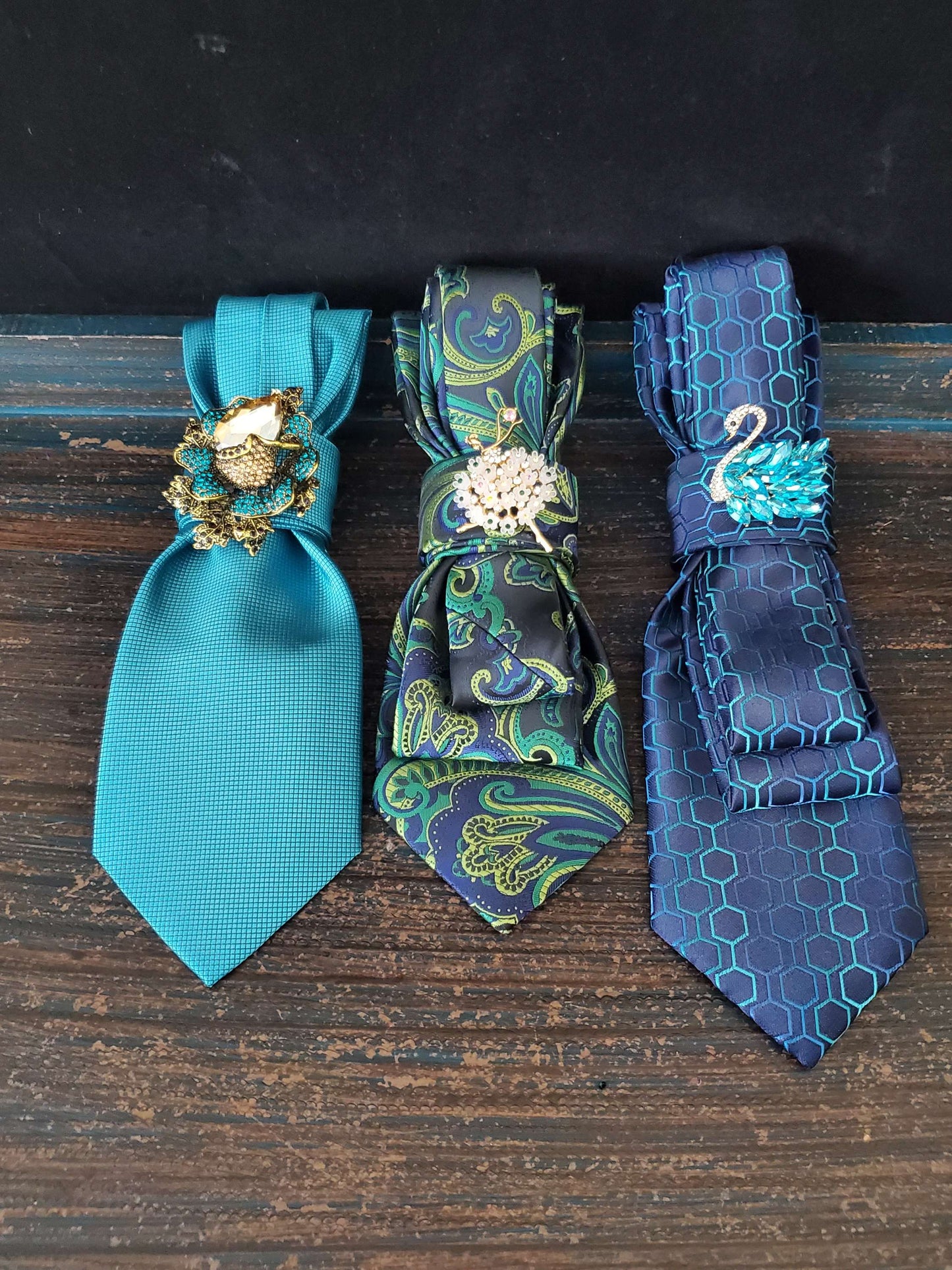 Stylish Blue and Green Paisley Women’s Necktie Necklace