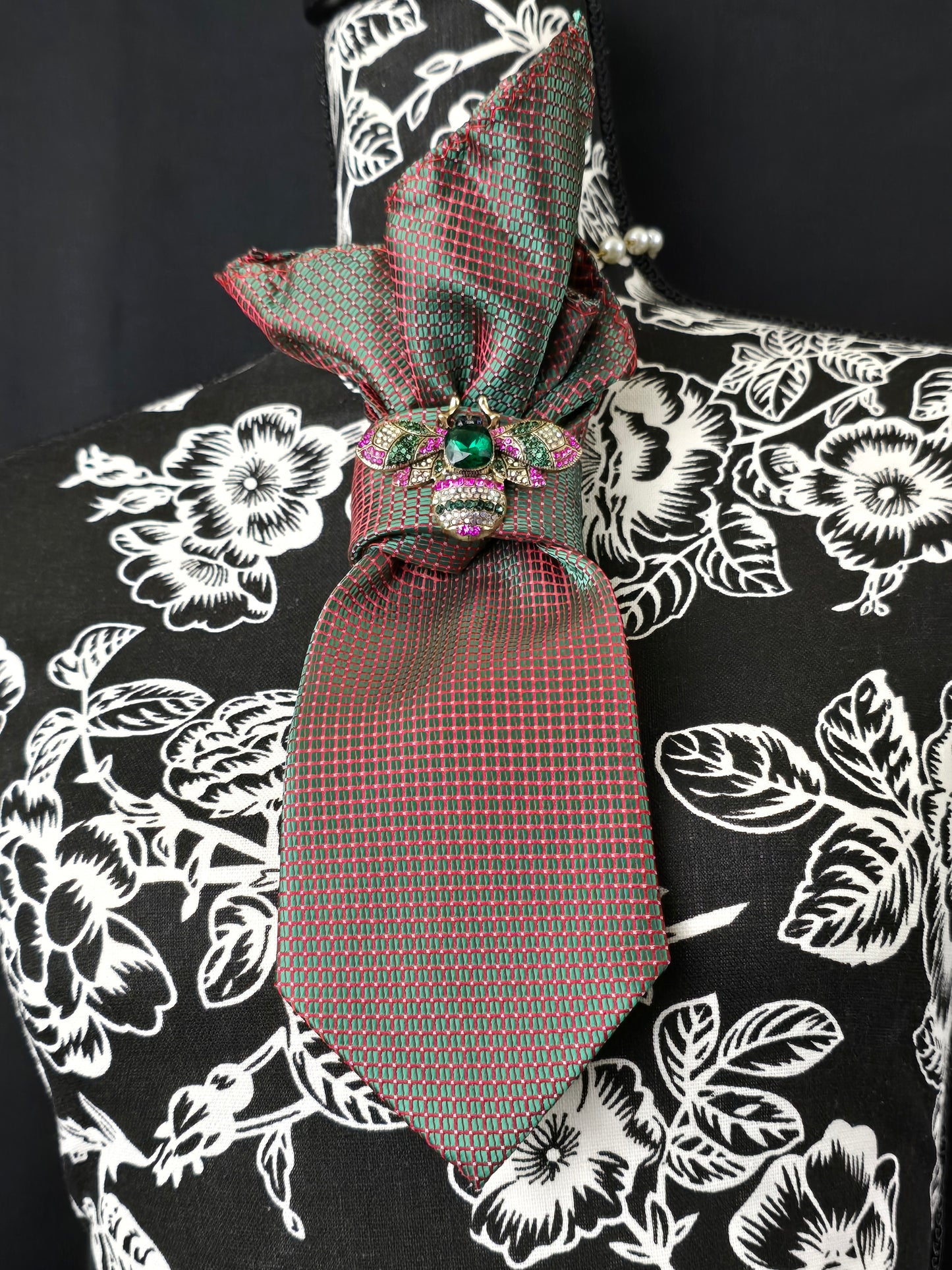 Stylish Iridescent Pink and Green Women's Necktie Necklace - Bumble Bee Brooch - Necklace