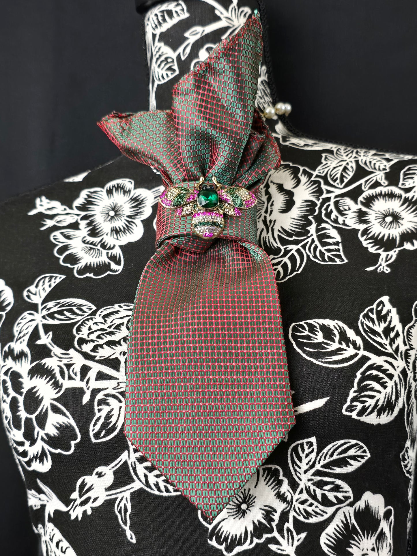 Stylish Iridescent Pink and Green Women's Necktie Necklace - Bumble Bee Brooch - Necklace