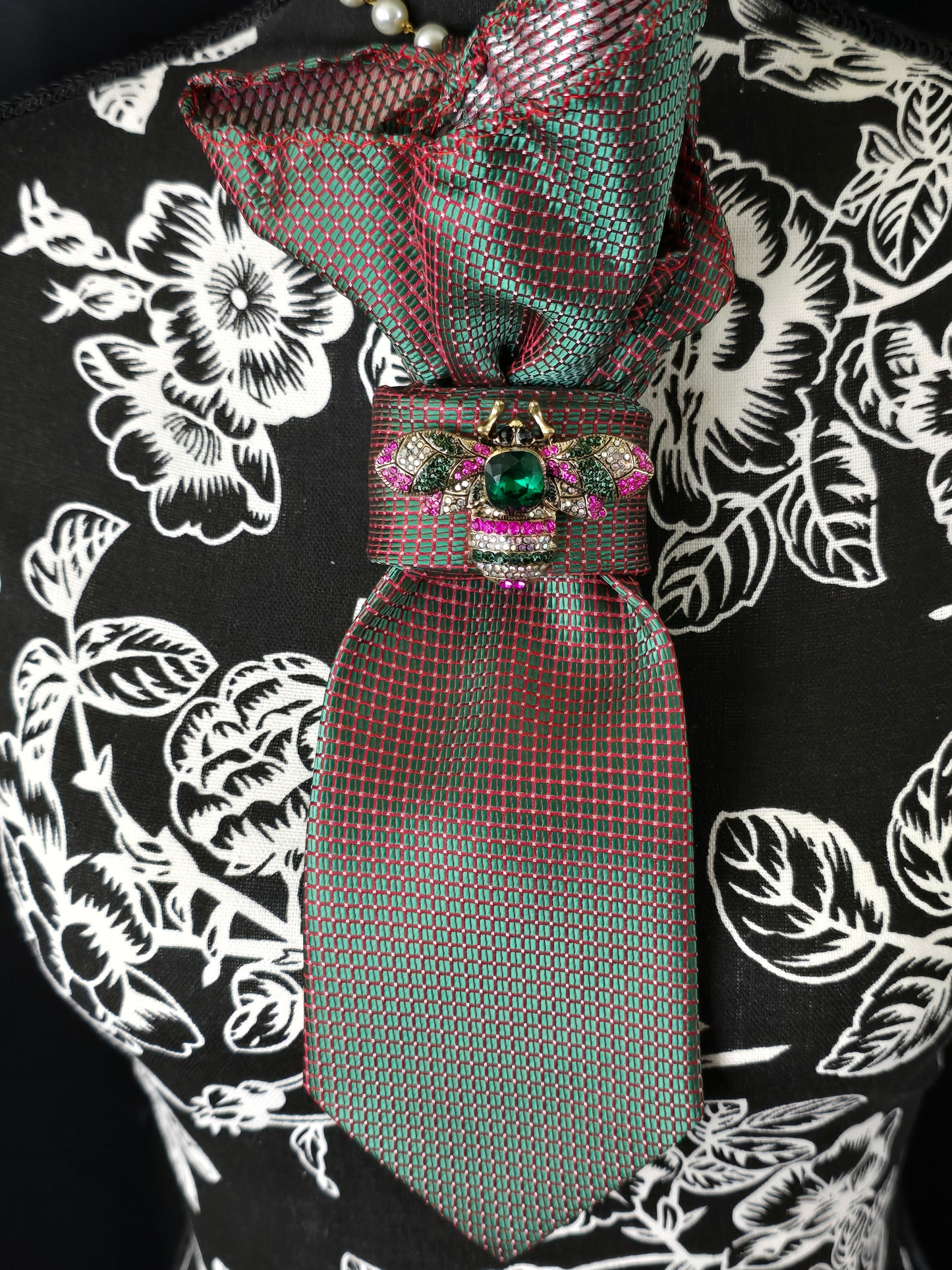 Pink and Green, Lady Ties, Women Tie, Neck Tie Necklace, Pearl Necklace, Necktie for women, ladies tie, Elegant women's necktie, Unique neckties for women’s fashion, Fashion ties for women, Professional Women’s Ties, Unique neckties for women’s fashion