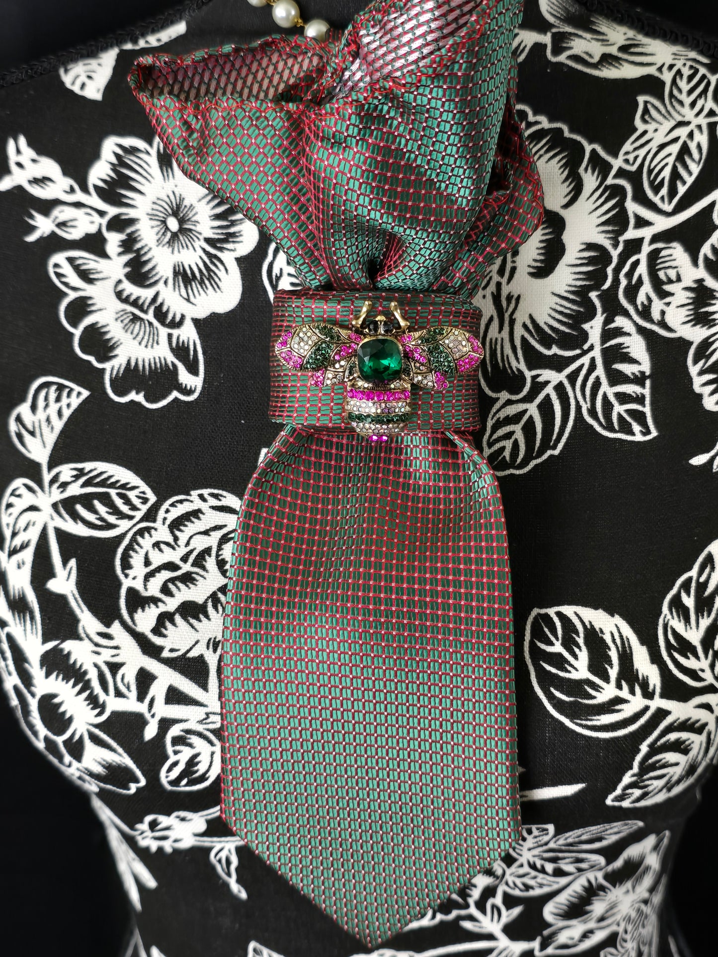 Stylish Iridescent Pink and Green Women's Necktie Necklace - Bumble Bee Brooch - Necklace