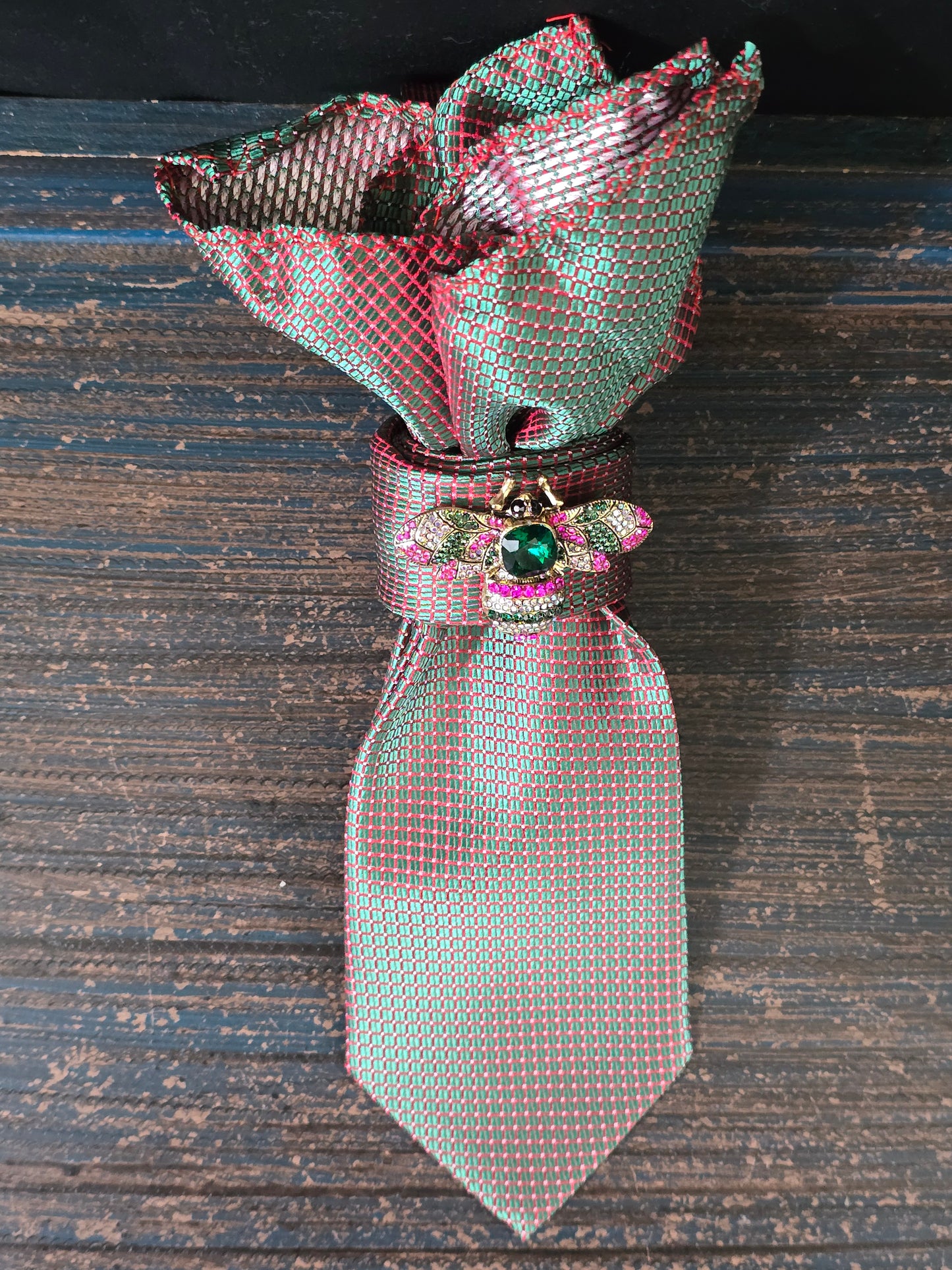 Stylish Iridescent Pink and Green Women's Necktie Necklace - Bumble Bee Brooch - Necklace
