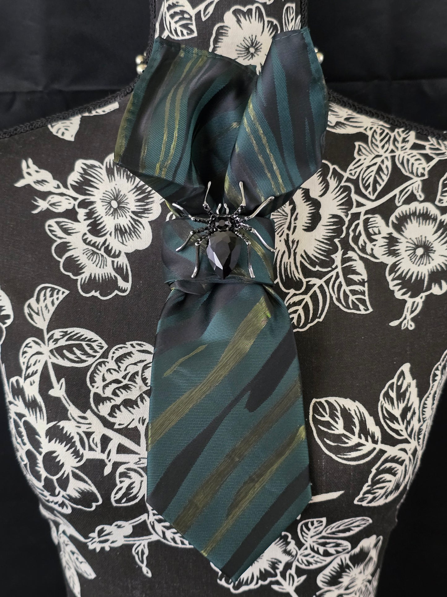 Women Tie, Neck Tie Necklace, Pearl Necklace, Necktie for women, ladies tie, Elegant women's necktie, Women’s ties for work, Stylish women’s neckties, Professional women’s ties, Fashion ties for women