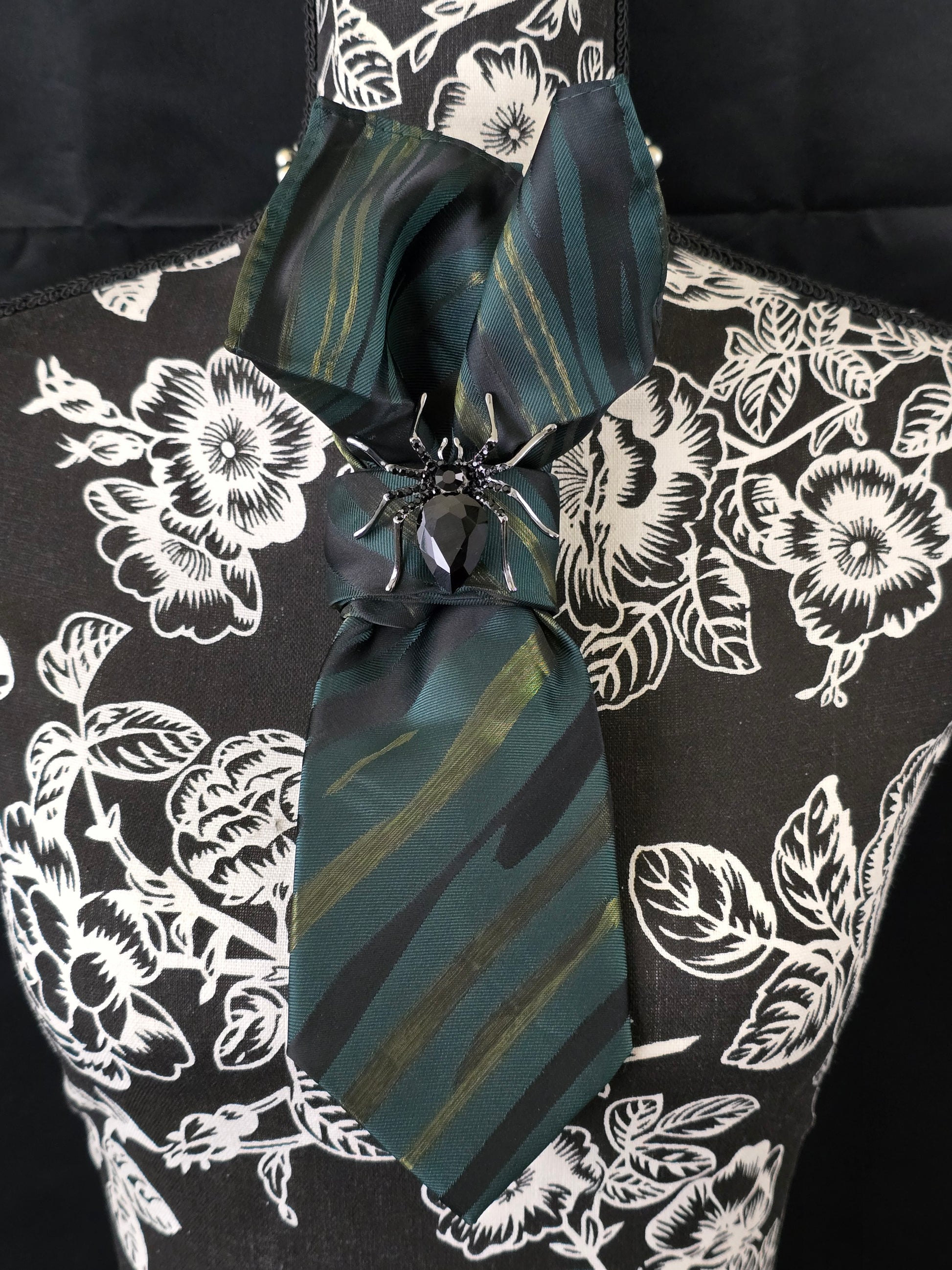 Women Tie, Neck Tie Necklace, Pearl Necklace, Necktie for women, ladies tie, Elegant women's necktie, Women’s ties for work, Stylish women’s neckties, Professional women’s ties, Fashion ties for women