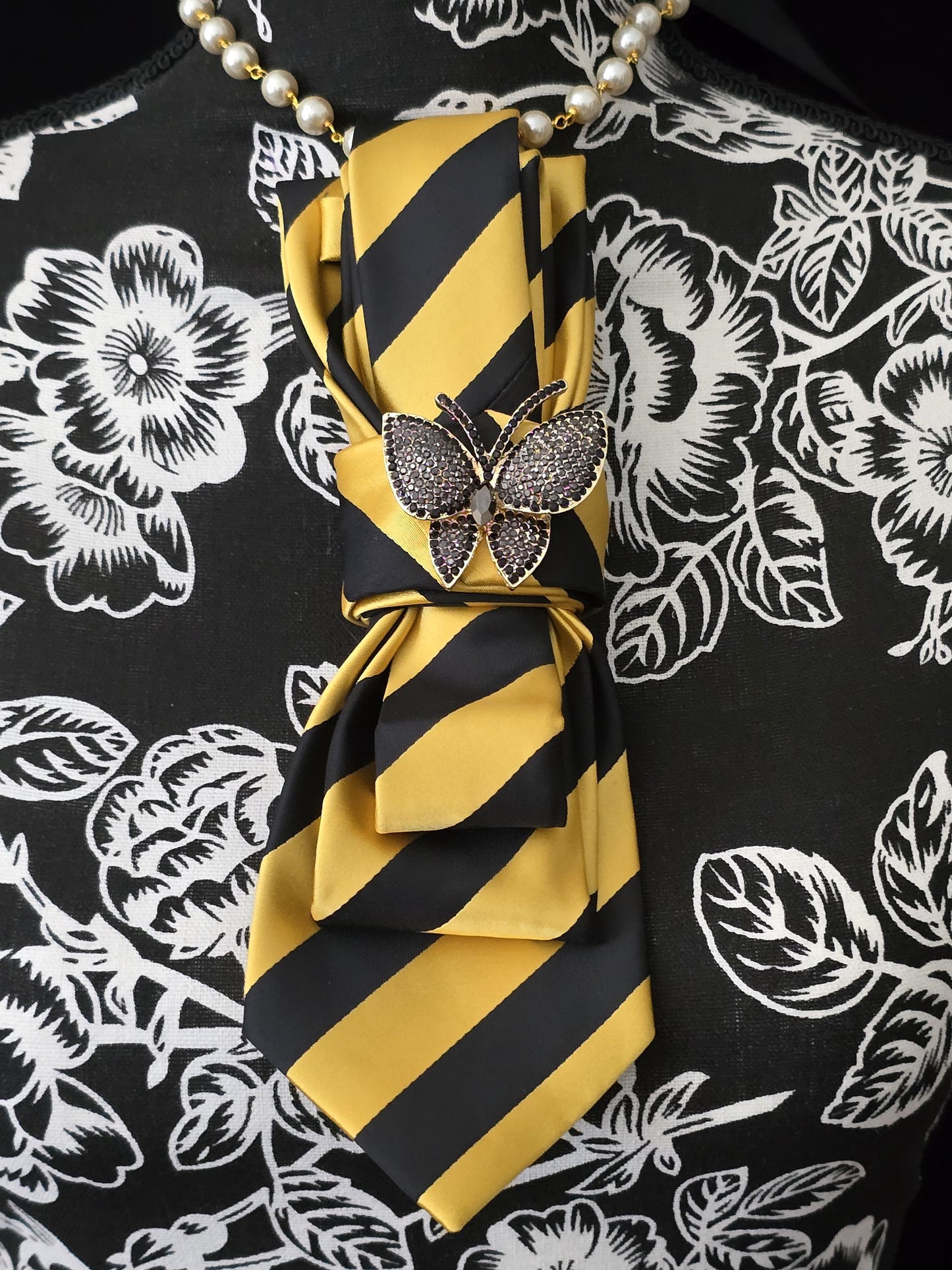Brooch neckties, Stylish neckwear, Unique ties for women, Fashionable necktie necklace