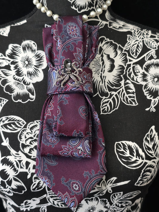 Burgundy/Blue Paisley Fashionable Necktie Necklaces & Brooch Ties for Professional Women Simply
