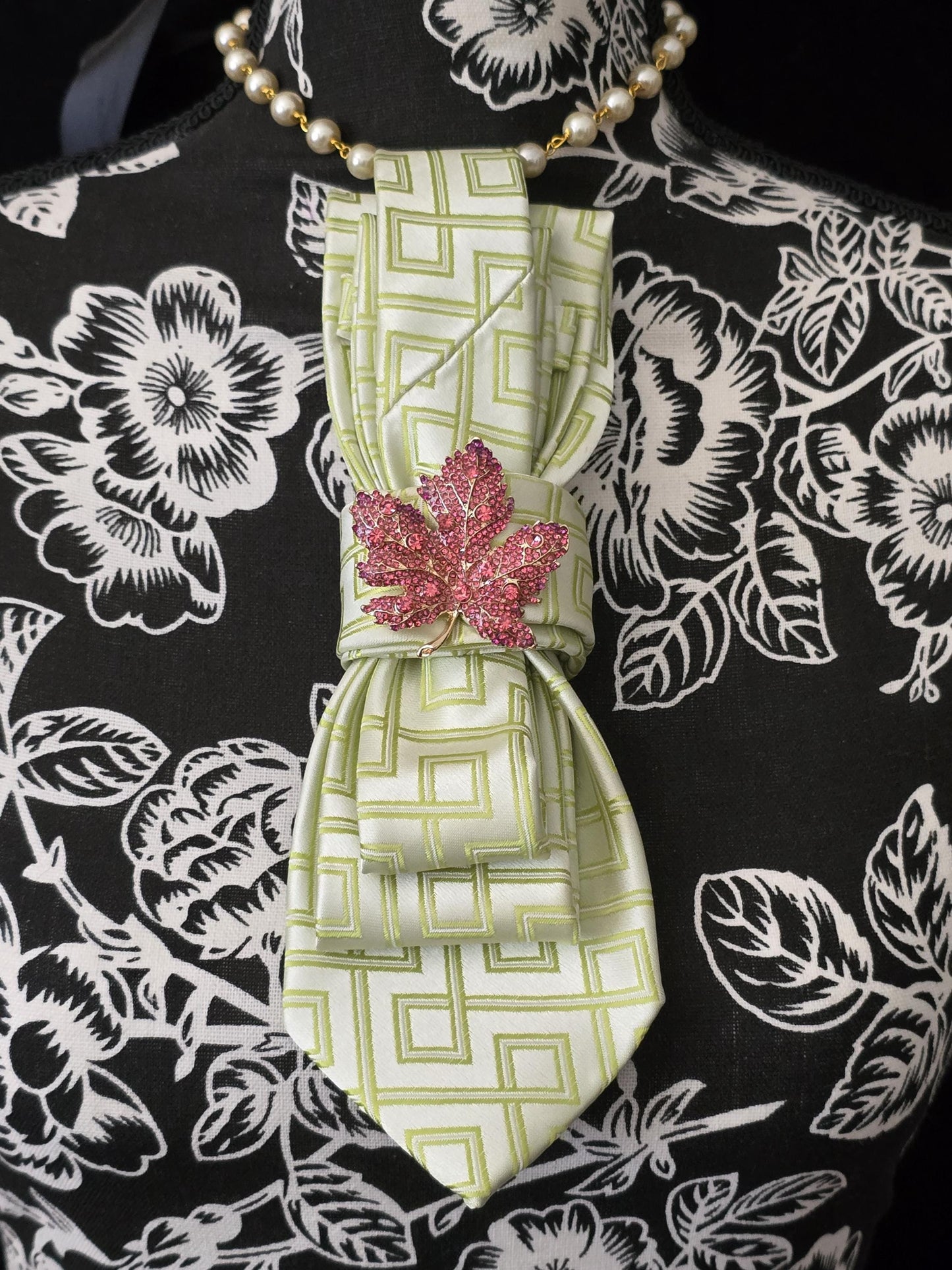 Green Necktie Necklace,  Ivy Brooch Women's Necktie Necklace - Pink Ivy Brooch Necktie For Women