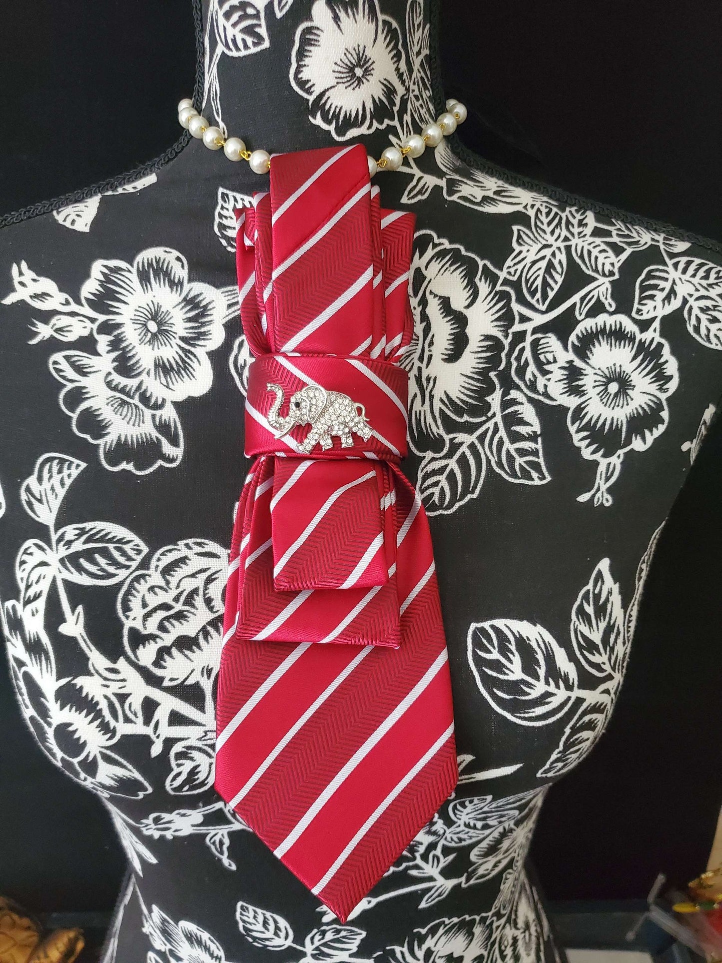 Simple Stylish Red and White Stripe Women's Necktie Necklace