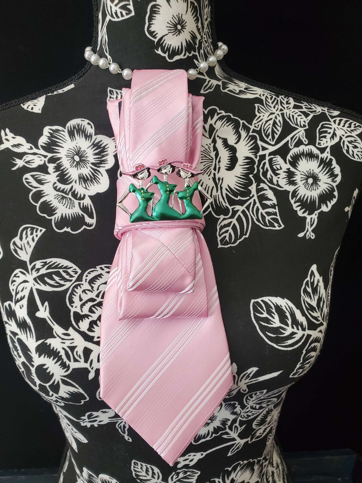 Fashion ties for women Unique tie designs that complement any outfit, pink and green necktie, women ties