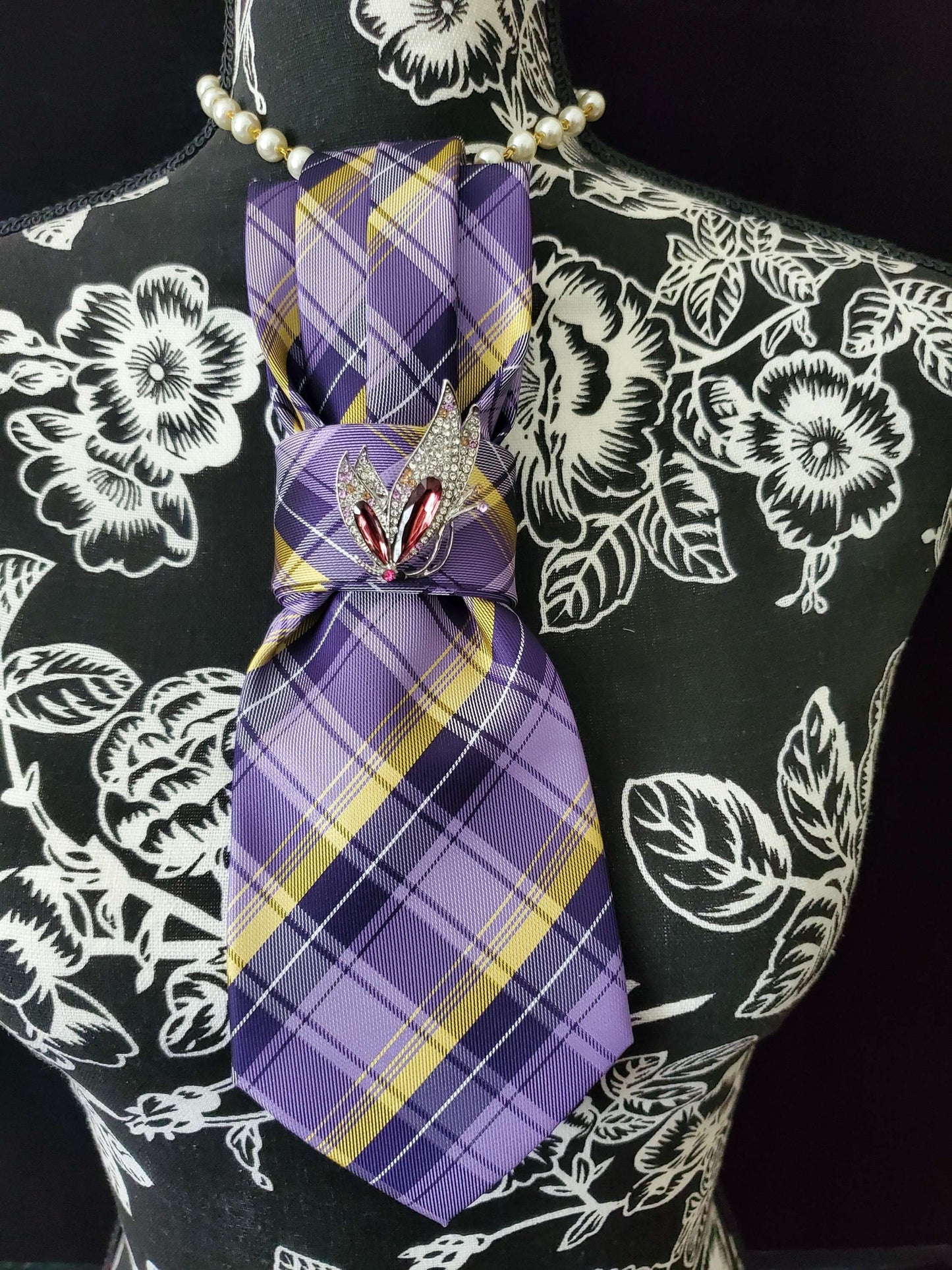 Simply Elegant Purple Plaid Women's Necktie Necklace