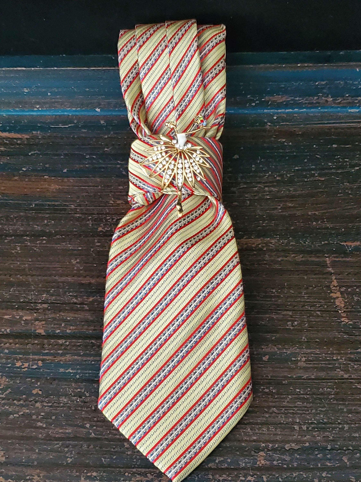 Simply Elegant Gold Striped Women's Necktie Necklace