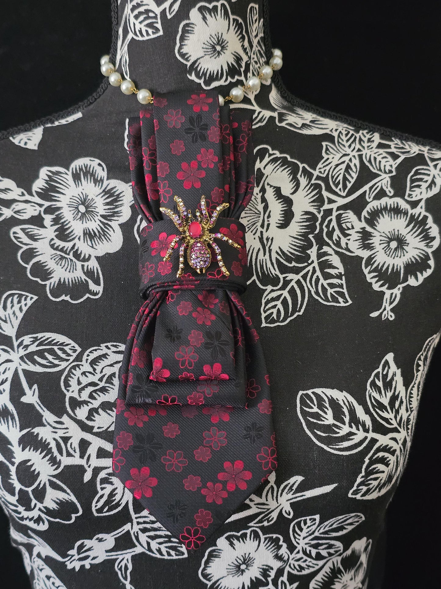 Simple Red and Black Floral Women’s Necktie Necklace - Fashion Ties For Women  - Brooch Necktie - Stylish Neckwear For Women