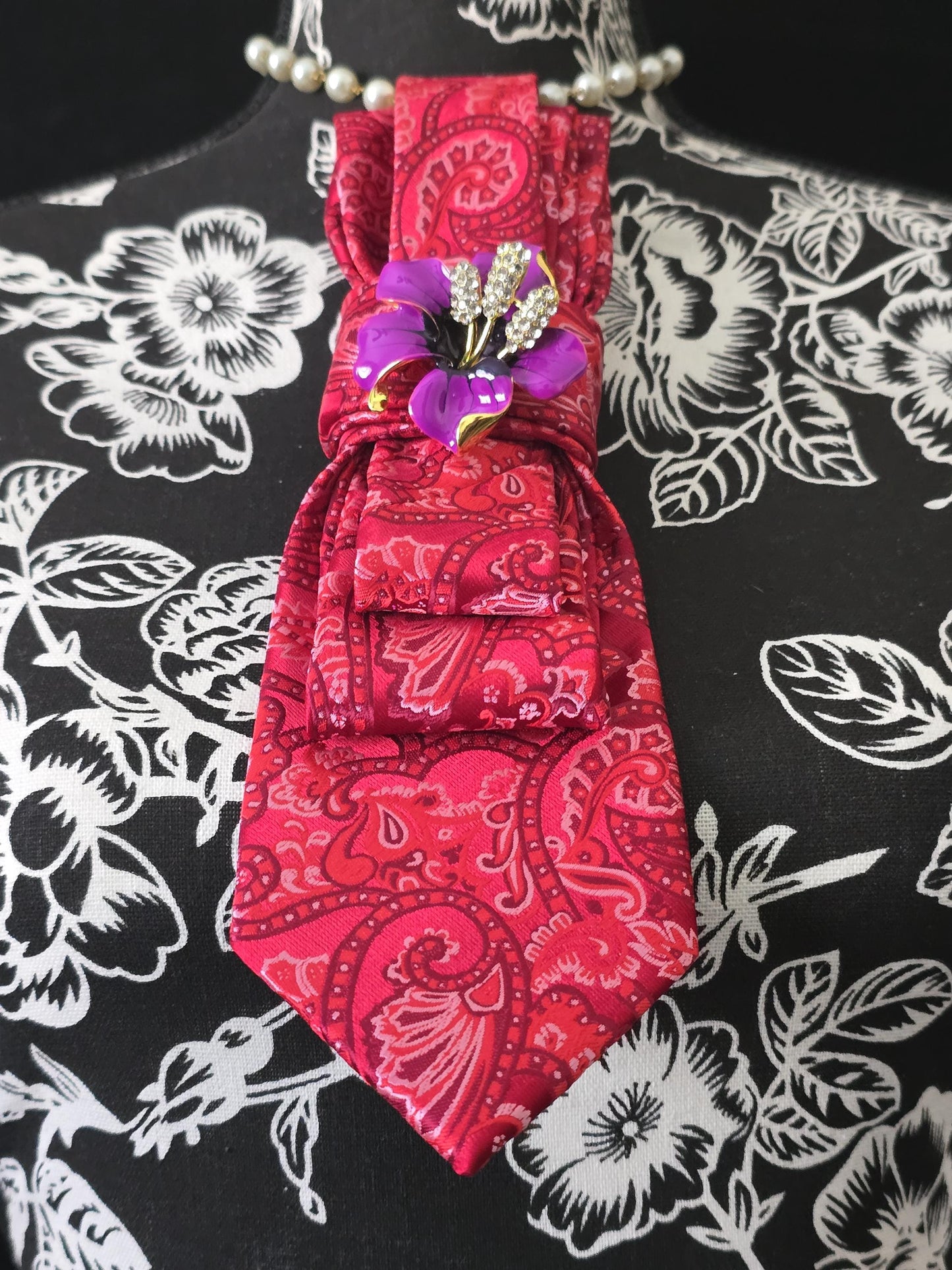 Red Paisley Necktie Necklace: African Violet Brooch, Women's Stylish Neckwear