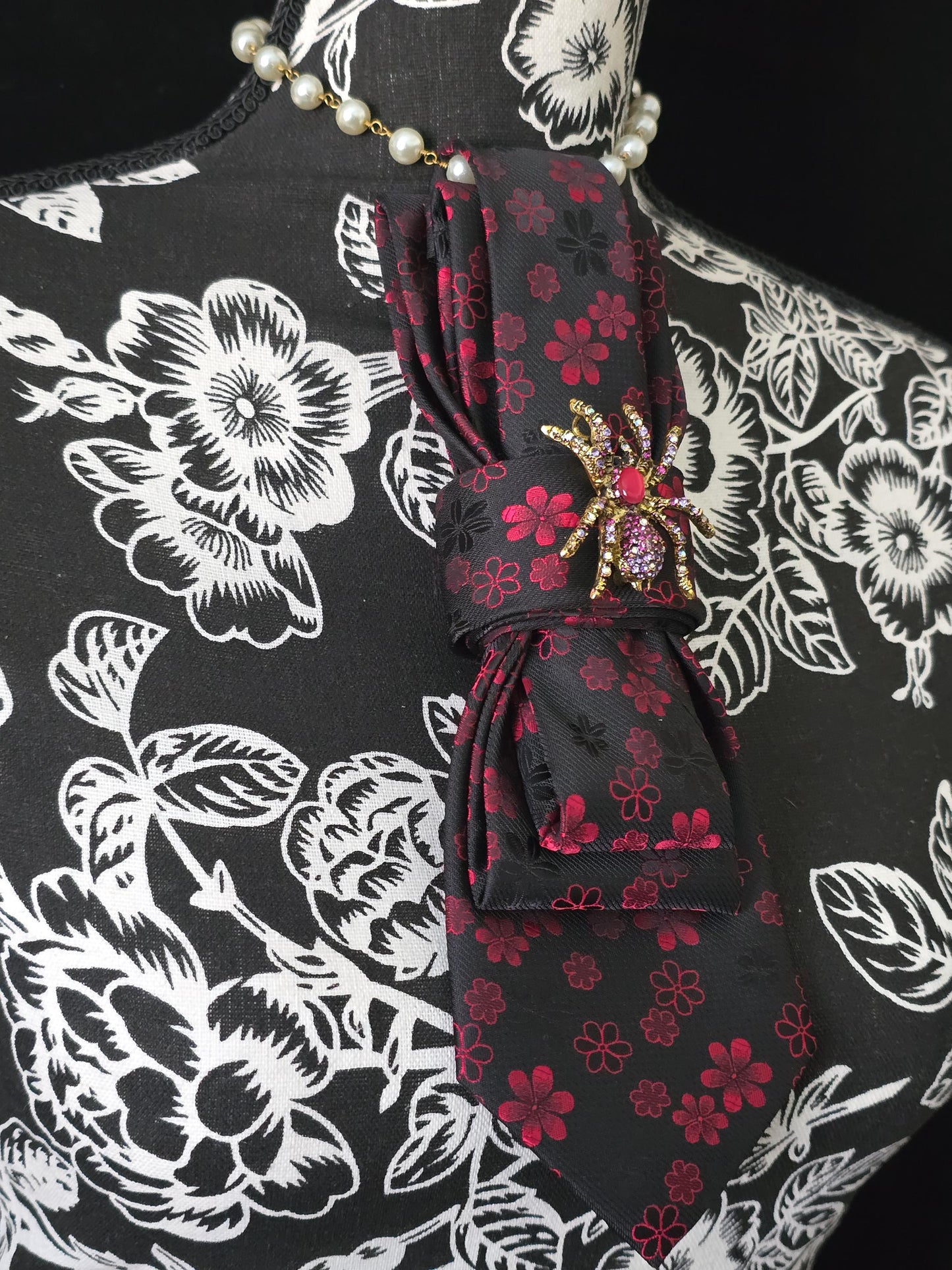 Simple Red and Black Floral Women’s Necktie Necklace - Fashion Ties For Women  - Brooch Necktie - Stylish Neckwear For Women