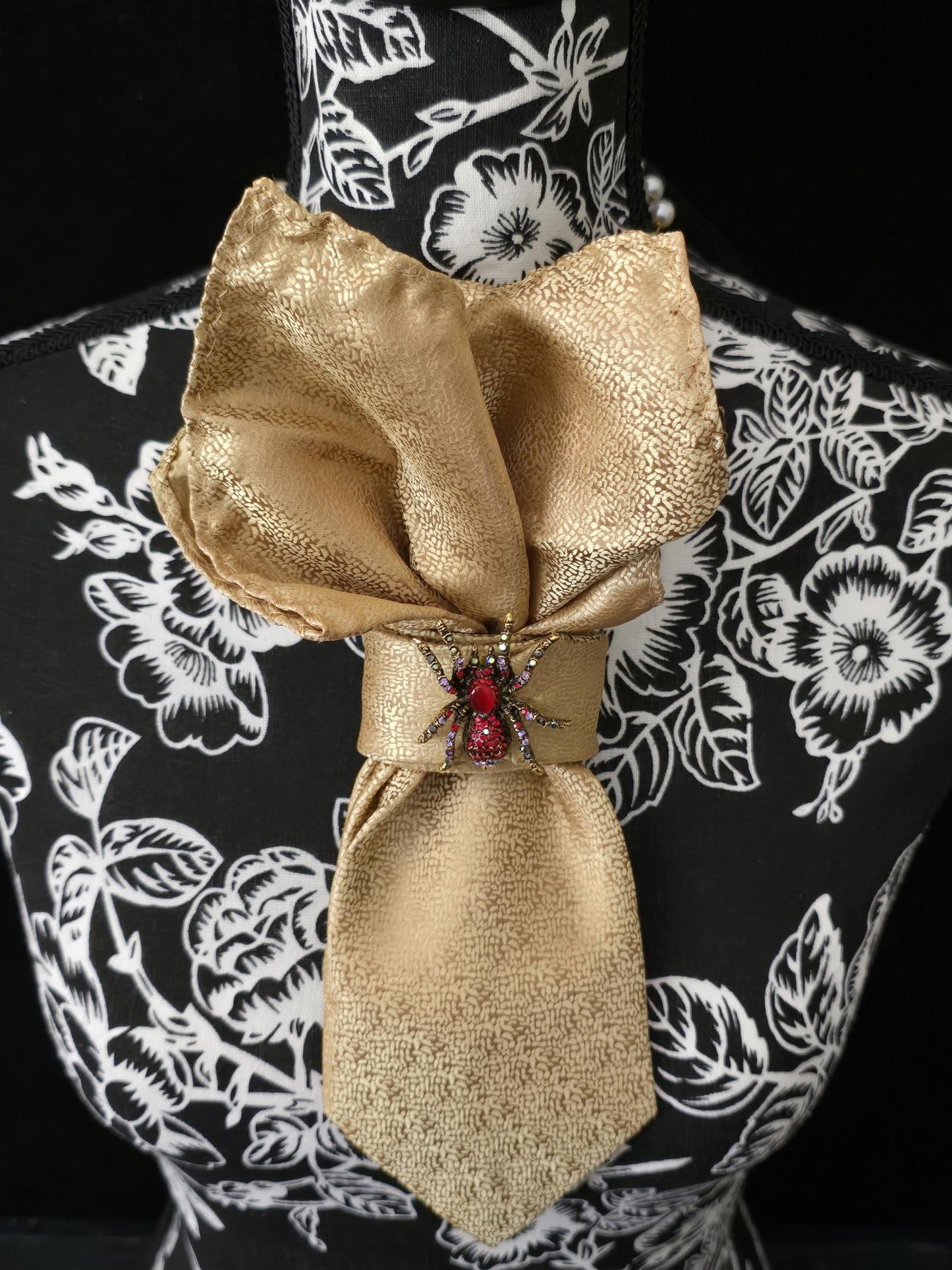 Stylish Gold Women's Necktie Necklace - Red Spider Brooch Necklace - Brooch Necktie - Stylish Neckwear For Women